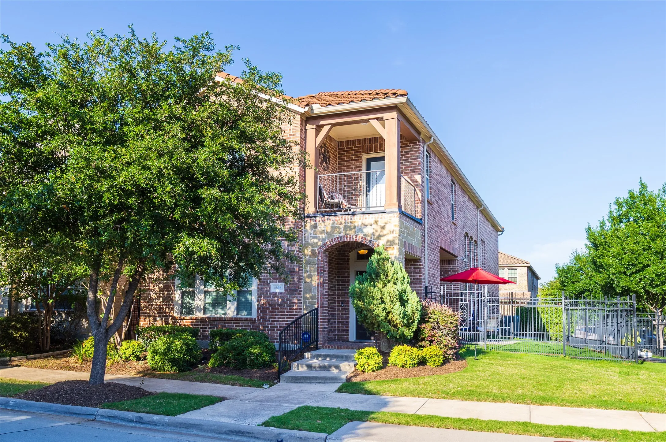 Single Family Residence For Sale in Dallas County , 6606 Deleon Street, Irving, Texas 75039, 4 Bedroom, 3 Bathroom, 2 Garage spaces, 2,663 Sqft, built in 2015, mls#21274766, Real Estate Agent in Irving, Homes For Sale in Dallas county, Homes For Sale in Irving, Realtor in Irving Texas, Real Estate Brokerage Independent Realty Texas, Luminita Cordes Realtor