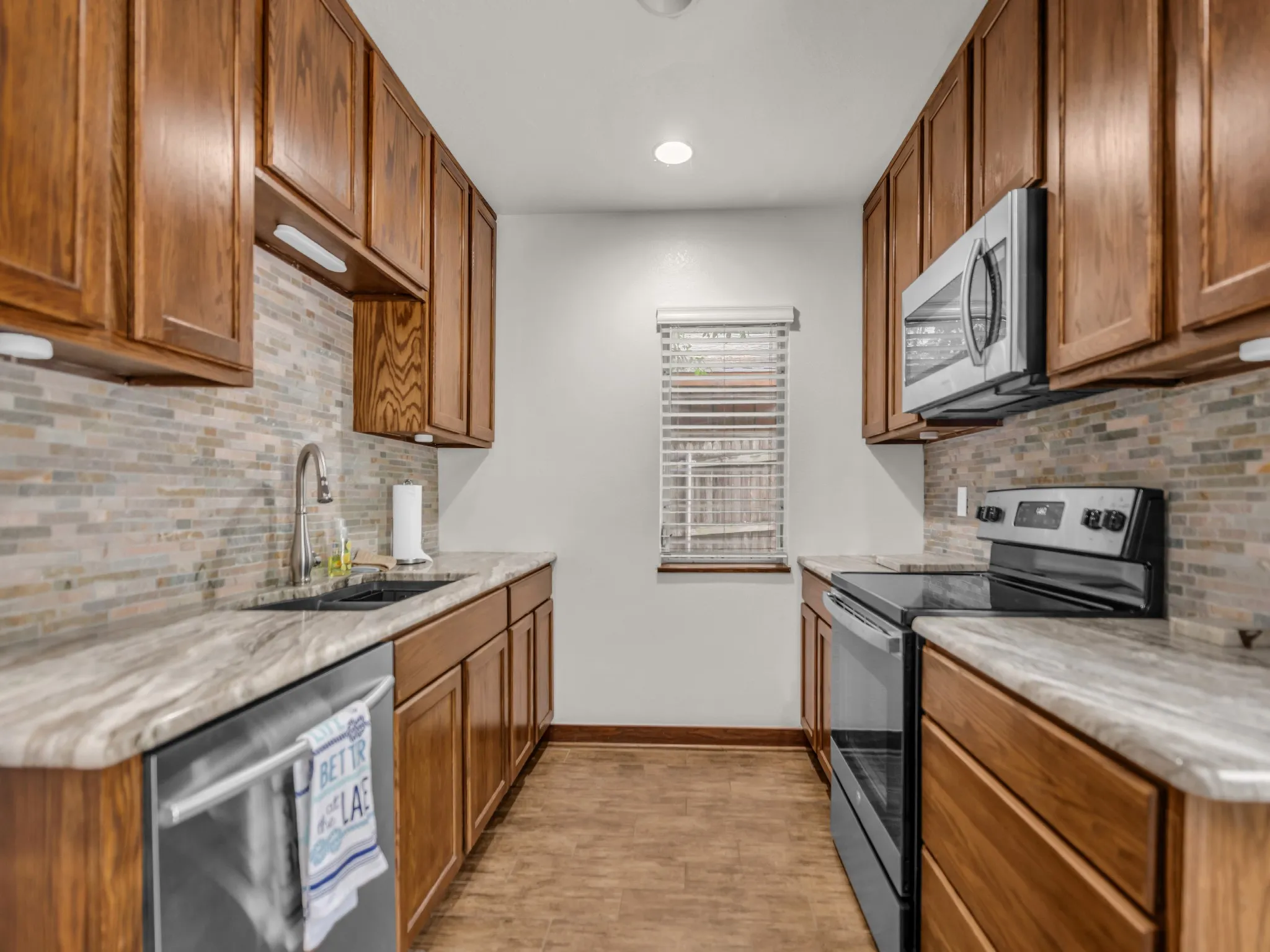 Single Family Residence For Sale in Parker County , 1011 E Lake Drive, Weatherford, Texas 76087, 2 Bedroom, 1 Bathroom, Garage spaces, 820 Sqft, built in 2011, mls#21274359, Real Estate Agent in Weatherford, Homes For Sale in Parker county, Homes For Sale in Weatherford, Realtor in Weatherford Texas, Real Estate Brokerage Independent Realty Texas, Luminita Cordes Realtor