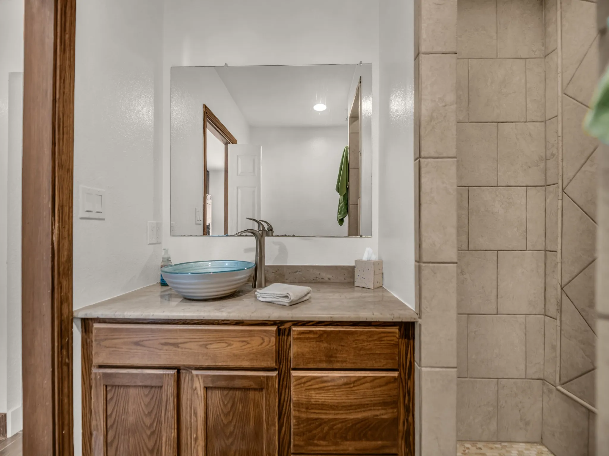 Single Family Residence For Sale in Parker County , 1011 E Lake Drive, Weatherford, Texas 76087, 2 Bedroom, 1 Bathroom, Garage spaces, 820 Sqft, built in 2011, mls#21274359, Real Estate Agent in Weatherford, Homes For Sale in Parker county, Homes For Sale in Weatherford, Realtor in Weatherford Texas, Real Estate Brokerage Independent Realty Texas, Luminita Cordes Realtor