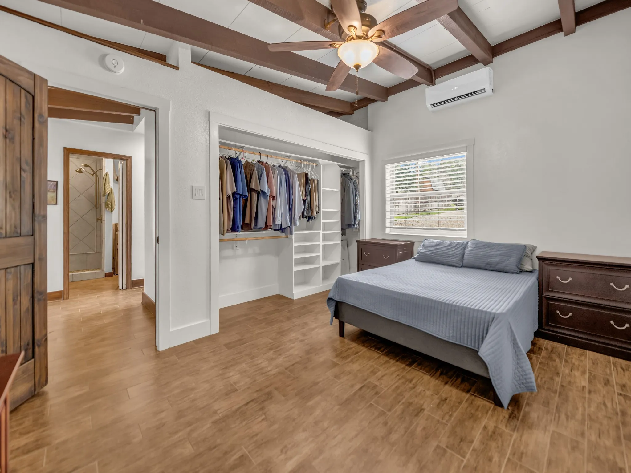 Single Family Residence For Sale in Parker County , 1011 E Lake Drive, Weatherford, Texas 76087, 2 Bedroom, 1 Bathroom, Garage spaces, 820 Sqft, built in 2011, mls#21274359, Real Estate Agent in Weatherford, Homes For Sale in Parker county, Homes For Sale in Weatherford, Realtor in Weatherford Texas, Real Estate Brokerage Independent Realty Texas, Luminita Cordes Realtor