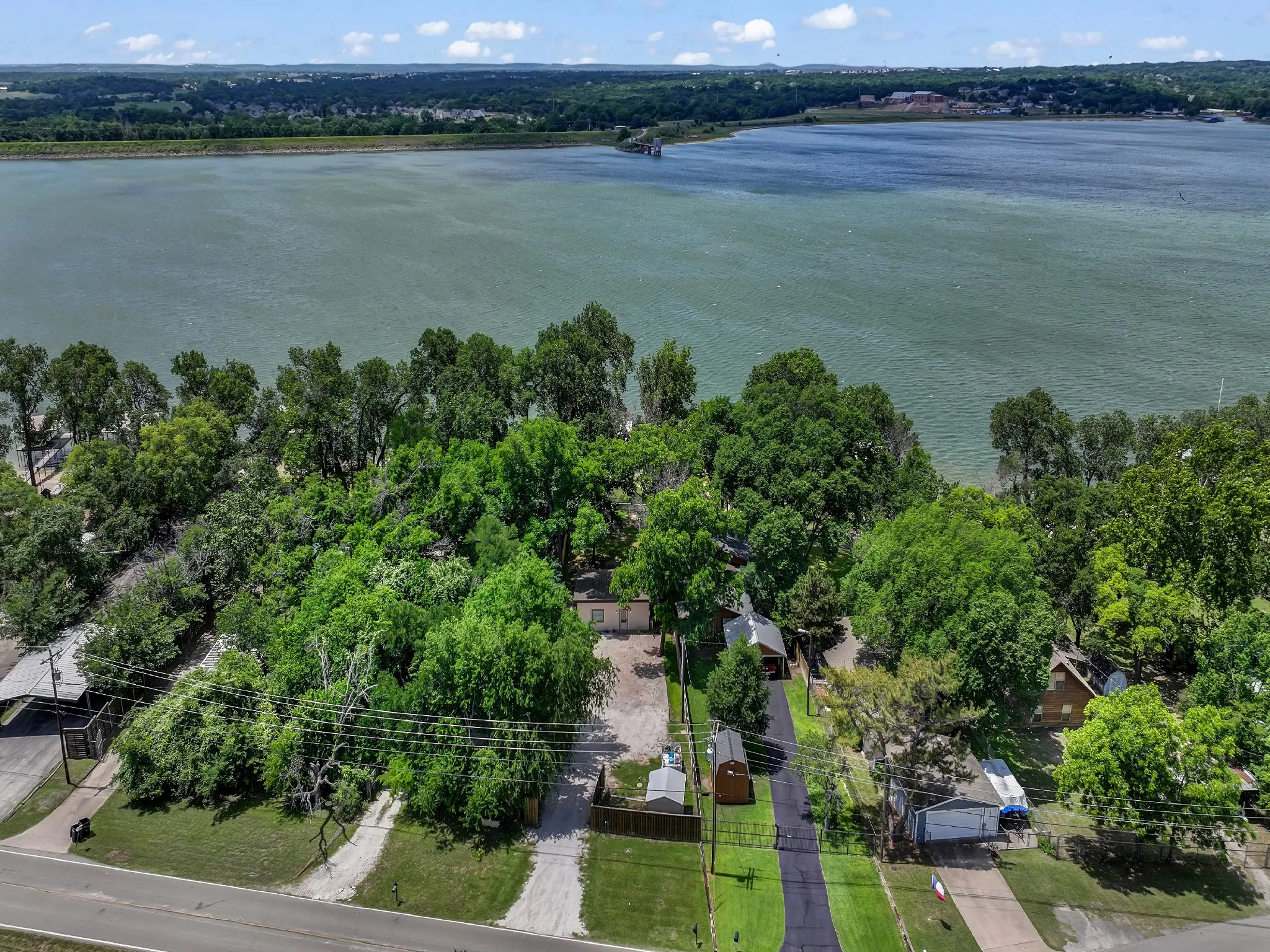 Single Family Residence For Sale in Parker County , 1011 E Lake Drive, Weatherford, Texas 76087, 2 Bedroom, 1 Bathroom, Garage spaces, 820 Sqft, built in 2011, mls#21274359, Real Estate Agent in Weatherford, Homes For Sale in Parker county, Homes For Sale in Weatherford, Realtor in Weatherford Texas, Real Estate Brokerage Independent Realty Texas, Luminita Cordes Realtor