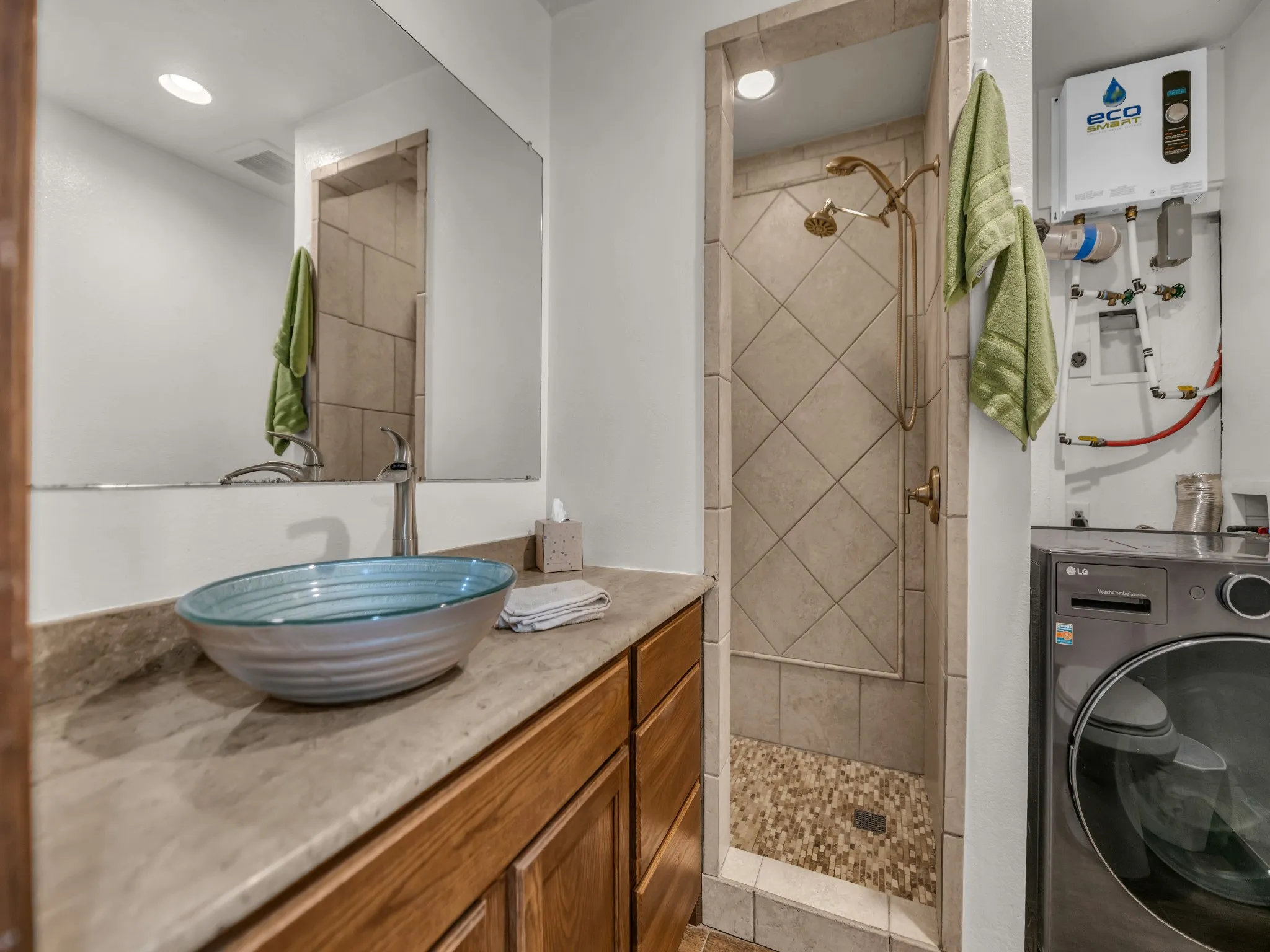 Single Family Residence For Sale in Parker County , 1011 E Lake Drive, Weatherford, Texas 76087, 2 Bedroom, 1 Bathroom, Garage spaces, 820 Sqft, built in 2011, mls#21274359, Real Estate Agent in Weatherford, Homes For Sale in Parker county, Homes For Sale in Weatherford, Realtor in Weatherford Texas, Real Estate Brokerage Independent Realty Texas, Luminita Cordes Realtor