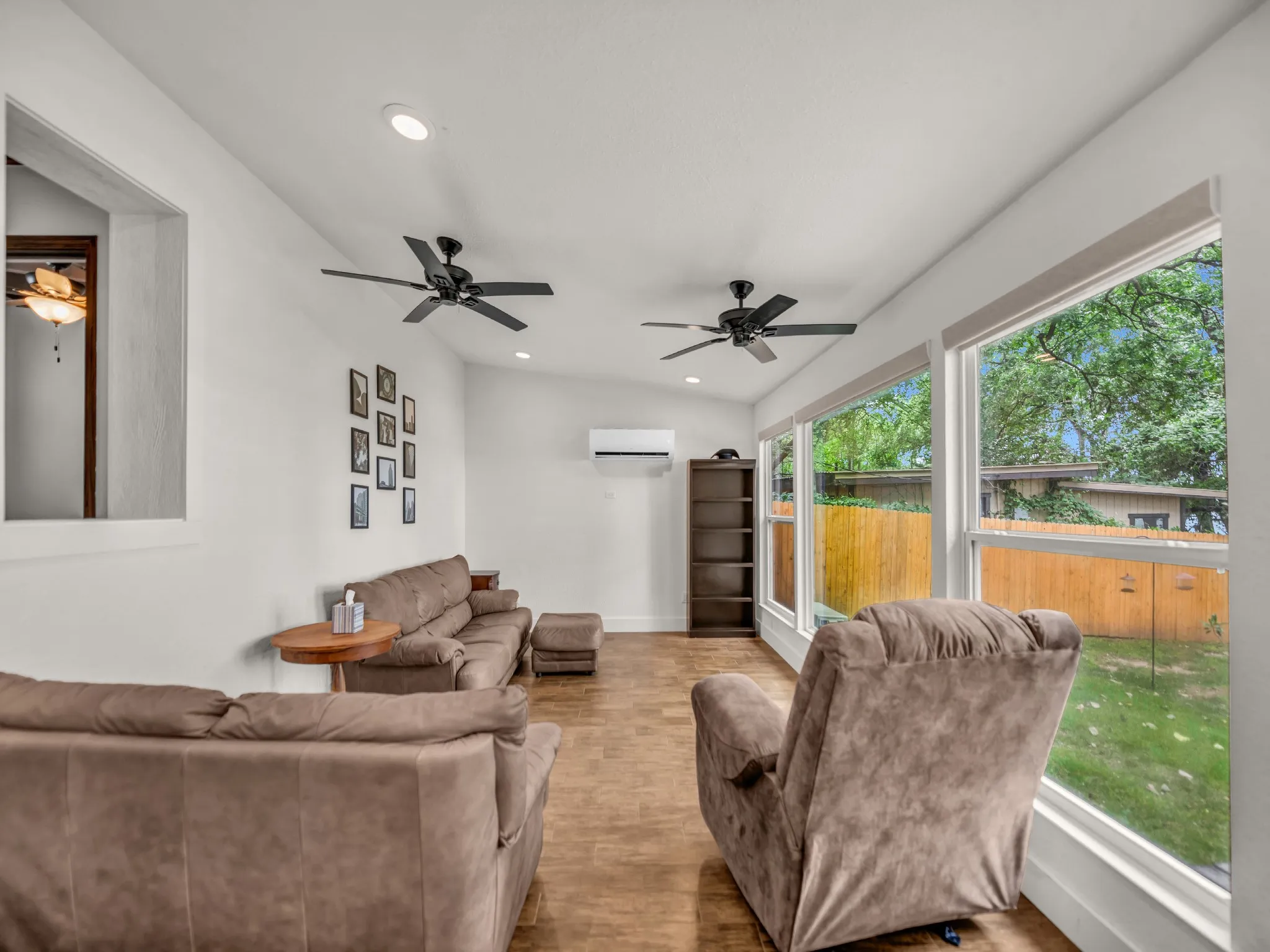 Single Family Residence For Sale in Parker County , 1011 E Lake Drive, Weatherford, Texas 76087, 2 Bedroom, 1 Bathroom, Garage spaces, 820 Sqft, built in 2011, mls#21274359, Real Estate Agent in Weatherford, Homes For Sale in Parker county, Homes For Sale in Weatherford, Realtor in Weatherford Texas, Real Estate Brokerage Independent Realty Texas, Luminita Cordes Realtor