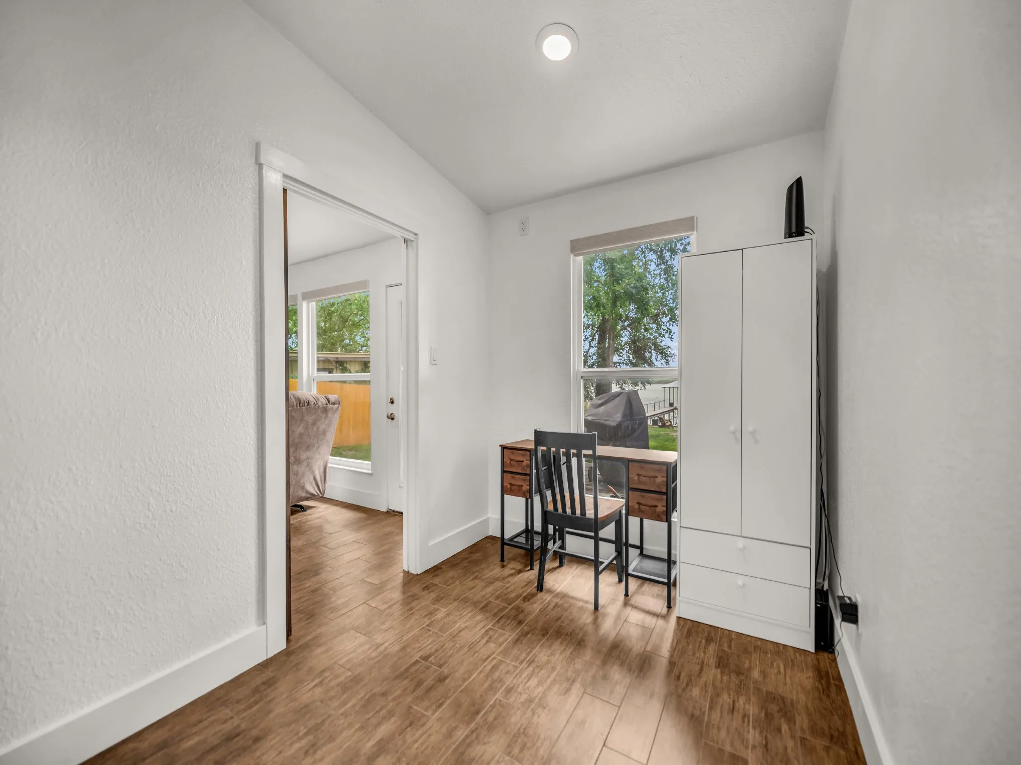 Single Family Residence For Sale in Parker County , 1011 E Lake Drive, Weatherford, Texas 76087, 2 Bedroom, 1 Bathroom, Garage spaces, 820 Sqft, built in 2011, mls#21274359, Real Estate Agent in Weatherford, Homes For Sale in Parker county, Homes For Sale in Weatherford, Realtor in Weatherford Texas, Real Estate Brokerage Independent Realty Texas, Luminita Cordes Realtor