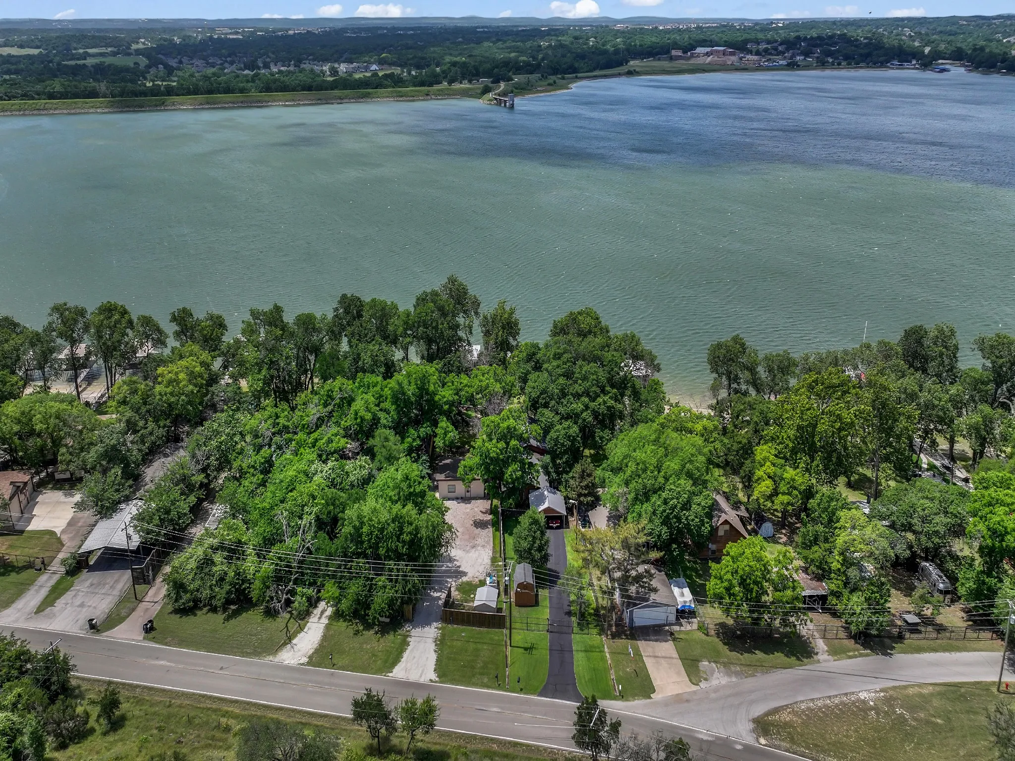 Single Family Residence For Sale in Parker County , 1011 E Lake Drive, Weatherford, Texas 76087, 2 Bedroom, 1 Bathroom, Garage spaces, 820 Sqft, built in 2011, mls#21274359, Real Estate Agent in Weatherford, Homes For Sale in Parker county, Homes For Sale in Weatherford, Realtor in Weatherford Texas, Real Estate Brokerage Independent Realty Texas, Luminita Cordes Realtor
