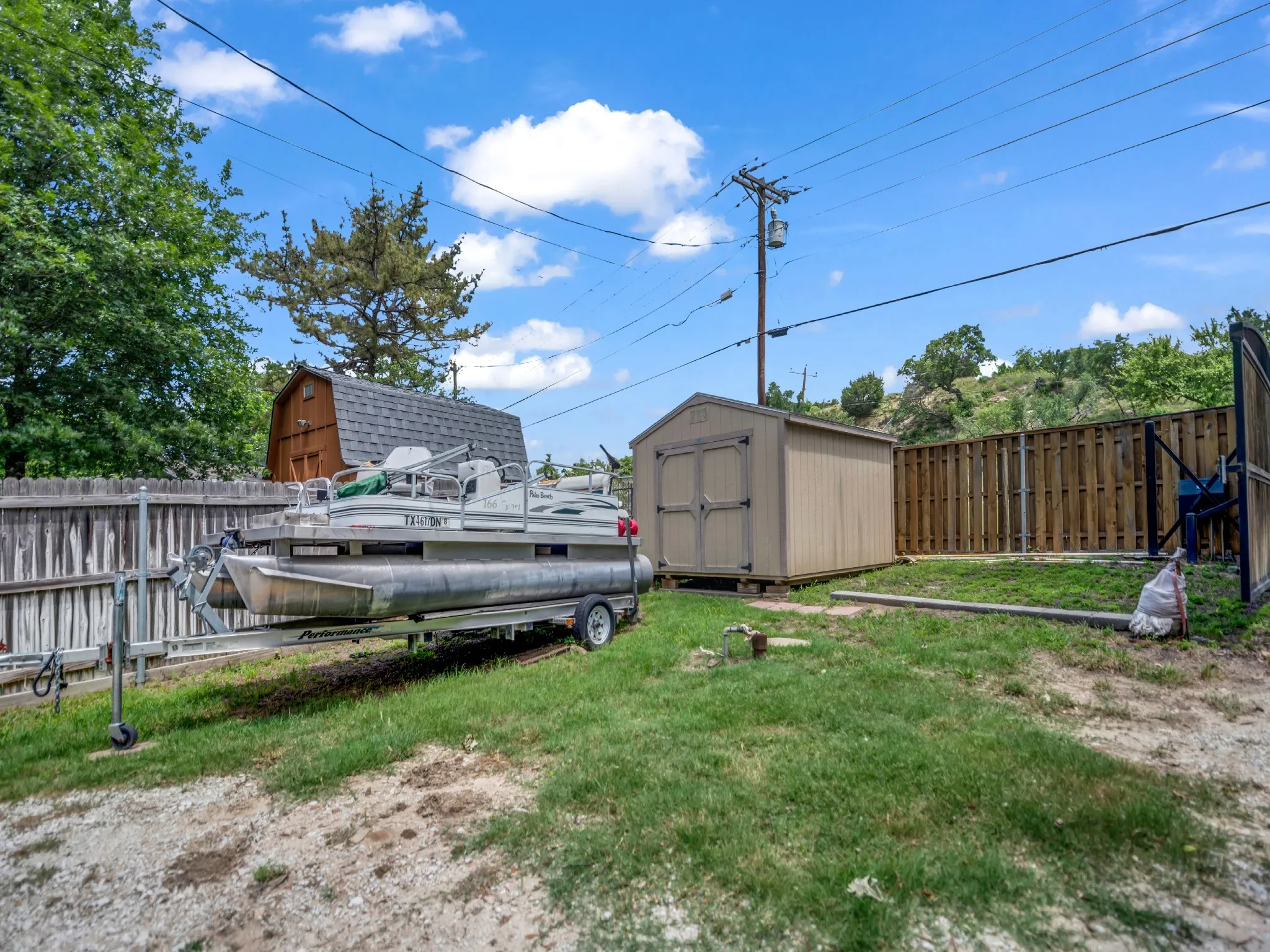 Single Family Residence For Sale in Parker County , 1011 E Lake Drive, Weatherford, Texas 76087, 2 Bedroom, 1 Bathroom, Garage spaces, 820 Sqft, built in 2011, mls#21274359, Real Estate Agent in Weatherford, Homes For Sale in Parker county, Homes For Sale in Weatherford, Realtor in Weatherford Texas, Real Estate Brokerage Independent Realty Texas, Luminita Cordes Realtor