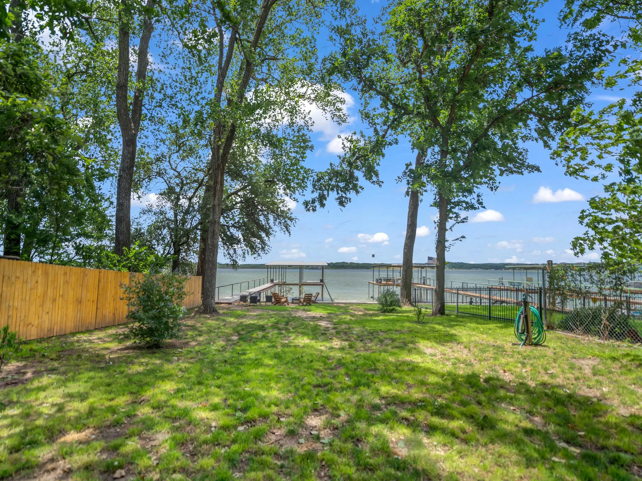Single Family Residence For Sale in Parker County , 1011 E Lake Drive, Weatherford, Texas 76087, 2 Bedroom, 1 Bathroom, Garage spaces, 820 Sqft, built in 2011, mls#21274359, Real Estate Agent in Weatherford, Homes For Sale in Parker county, Homes For Sale in Weatherford, Realtor in Weatherford Texas, Real Estate Brokerage Independent Realty Texas, Luminita Cordes Realtor