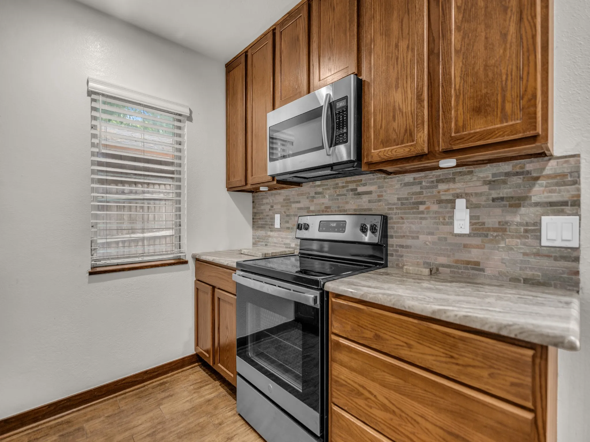 Single Family Residence For Sale in Parker County , 1011 E Lake Drive, Weatherford, Texas 76087, 2 Bedroom, 1 Bathroom, Garage spaces, 820 Sqft, built in 2011, mls#21274359, Real Estate Agent in Weatherford, Homes For Sale in Parker county, Homes For Sale in Weatherford, Realtor in Weatherford Texas, Real Estate Brokerage Independent Realty Texas, Luminita Cordes Realtor