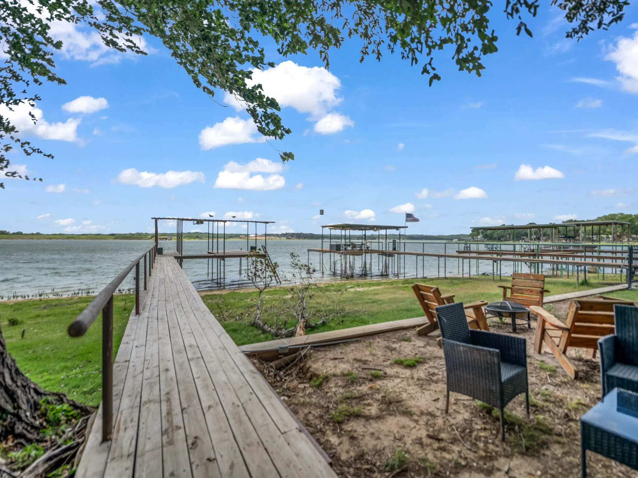 Single Family Residence For Sale in Parker County , 1011 E Lake Drive, Weatherford, Texas 76087, 2 Bedroom, 1 Bathroom, Garage spaces, 820 Sqft, built in 2011, mls#21274359, Real Estate Agent in Weatherford, Homes For Sale in Parker county, Homes For Sale in Weatherford, Realtor in Weatherford Texas, Real Estate Brokerage Independent Realty Texas, Luminita Cordes Realtor