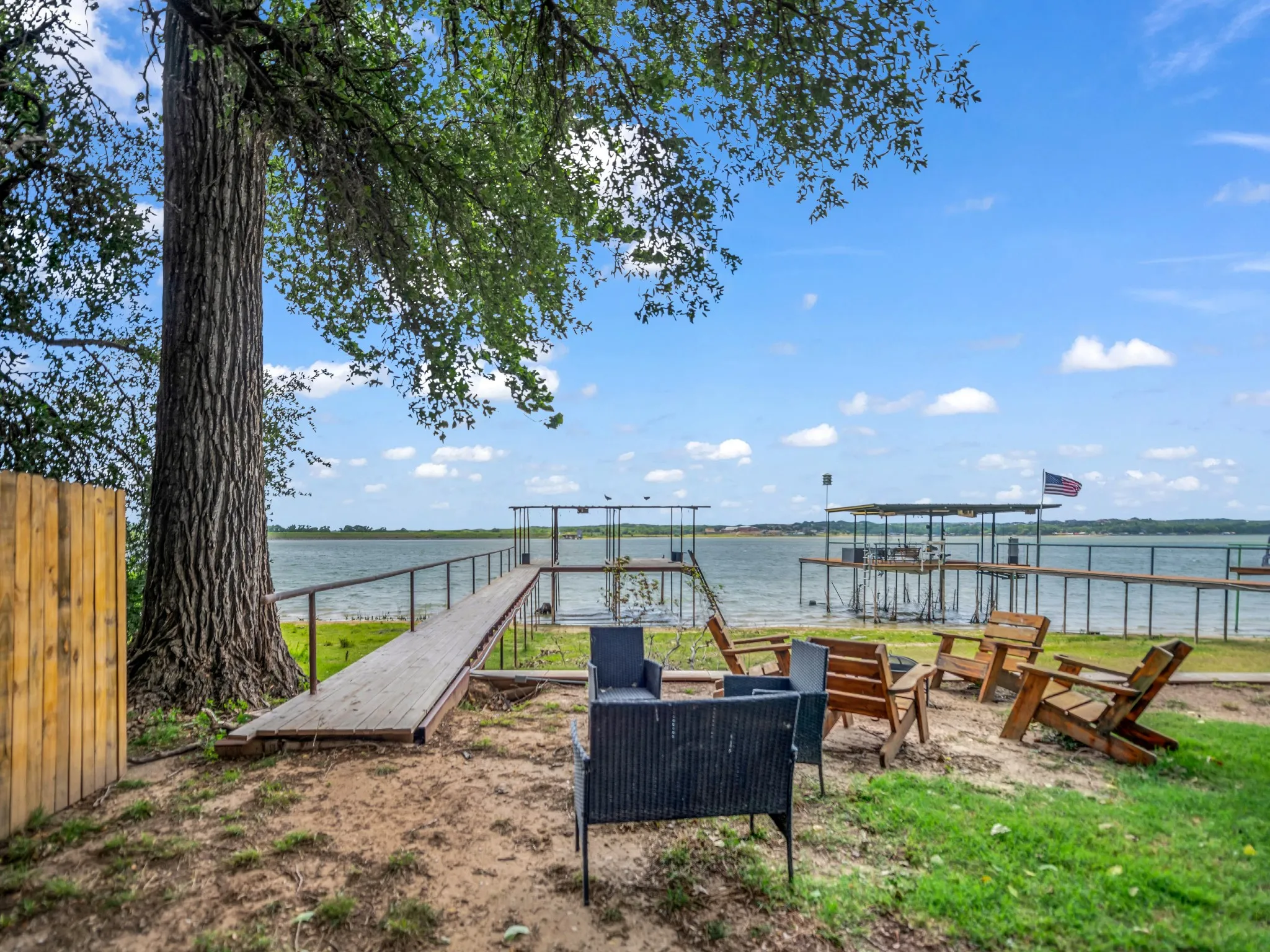 Single Family Residence For Sale in Parker County , 1011 E Lake Drive, Weatherford, Texas 76087, 2 Bedroom, 1 Bathroom, Garage spaces, 820 Sqft, built in 2011, mls#21274359, Real Estate Agent in Weatherford, Homes For Sale in Parker county, Homes For Sale in Weatherford, Realtor in Weatherford Texas, Real Estate Brokerage Independent Realty Texas, Luminita Cordes Realtor