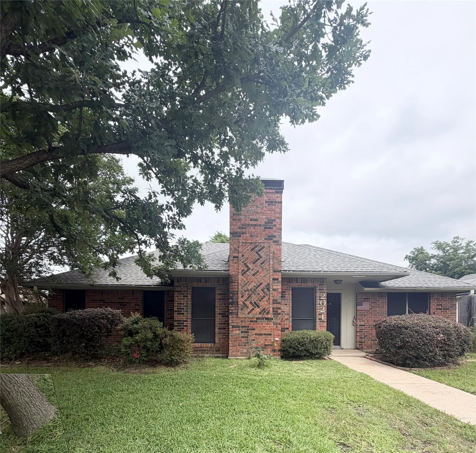 Single Family Residence For Rent in Denton County , 2021 Espinosa Drive, Carrollton, Texas 75010, 3 Bedroom, 2 Bathroom, Garage spaces, 1,450 Sqft, built in 1985, mls#21277261, Real Estate Agent in Carrollton, Homes For Rent in Denton county, Homes For Rent in Carrollton, Realtor in Carrollton Texas, Real Estate Brokerage Independent Realty Texas, Luminita Cordes Realtor