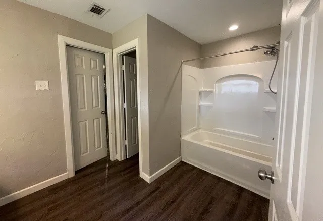 Single Family Residence For Sale in Hopkins County , 320 Highland Drive, Sulphur Springs, Texas 75482, 4 Bedroom, 3 Bathroom, Garage spaces, 2,939 Sqft, built in 1964, mls#21273713, Real Estate Agent in Sulphur Springs, Homes For Sale in Hopkins county, Homes For Sale in Sulphur Springs, Realtor in Sulphur Springs Texas, Real Estate Brokerage Independent Realty Texas, Luminita Cordes Realtor