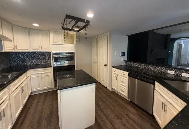 Single Family Residence For Sale in Hopkins County , 320 Highland Drive, Sulphur Springs, Texas 75482, 4 Bedroom, 3 Bathroom, Garage spaces, 2,939 Sqft, built in 1964, mls#21273713, Real Estate Agent in Sulphur Springs, Homes For Sale in Hopkins county, Homes For Sale in Sulphur Springs, Realtor in Sulphur Springs Texas, Real Estate Brokerage Independent Realty Texas, Luminita Cordes Realtor