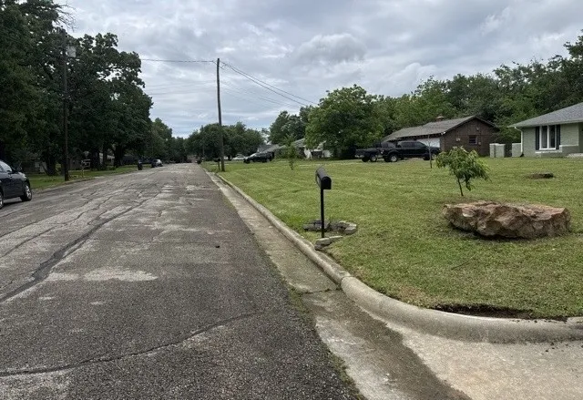 Single Family Residence For Sale in Hopkins County , 320 Highland Drive, Sulphur Springs, Texas 75482, 4 Bedroom, 3 Bathroom, Garage spaces, 2,939 Sqft, built in 1964, mls#21273713, Real Estate Agent in Sulphur Springs, Homes For Sale in Hopkins county, Homes For Sale in Sulphur Springs, Realtor in Sulphur Springs Texas, Real Estate Brokerage Independent Realty Texas, Luminita Cordes Realtor