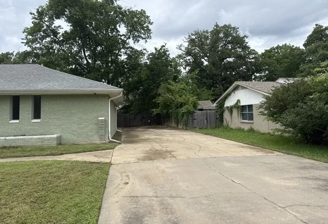 Single Family Residence For Sale in Hopkins County , 320 Highland Drive, Sulphur Springs, Texas 75482, 4 Bedroom, 3 Bathroom, Garage spaces, 2,939 Sqft, built in 1964, mls#21273713, Real Estate Agent in Sulphur Springs, Homes For Sale in Hopkins county, Homes For Sale in Sulphur Springs, Realtor in Sulphur Springs Texas, Real Estate Brokerage Independent Realty Texas, Luminita Cordes Realtor