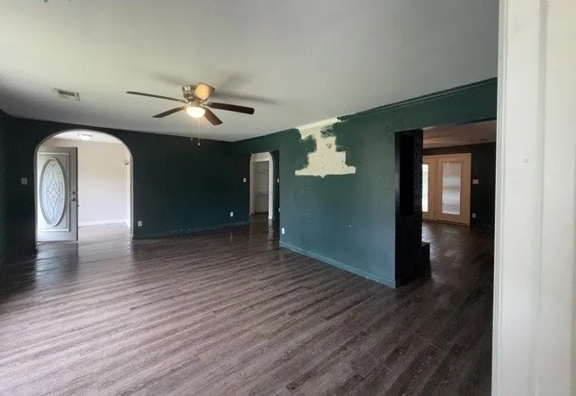 Single Family Residence For Sale in Hopkins County , 320 Highland Drive, Sulphur Springs, Texas 75482, 4 Bedroom, 3 Bathroom, Garage spaces, 2,939 Sqft, built in 1964, mls#21273713, Real Estate Agent in Sulphur Springs, Homes For Sale in Hopkins county, Homes For Sale in Sulphur Springs, Realtor in Sulphur Springs Texas, Real Estate Brokerage Independent Realty Texas, Luminita Cordes Realtor