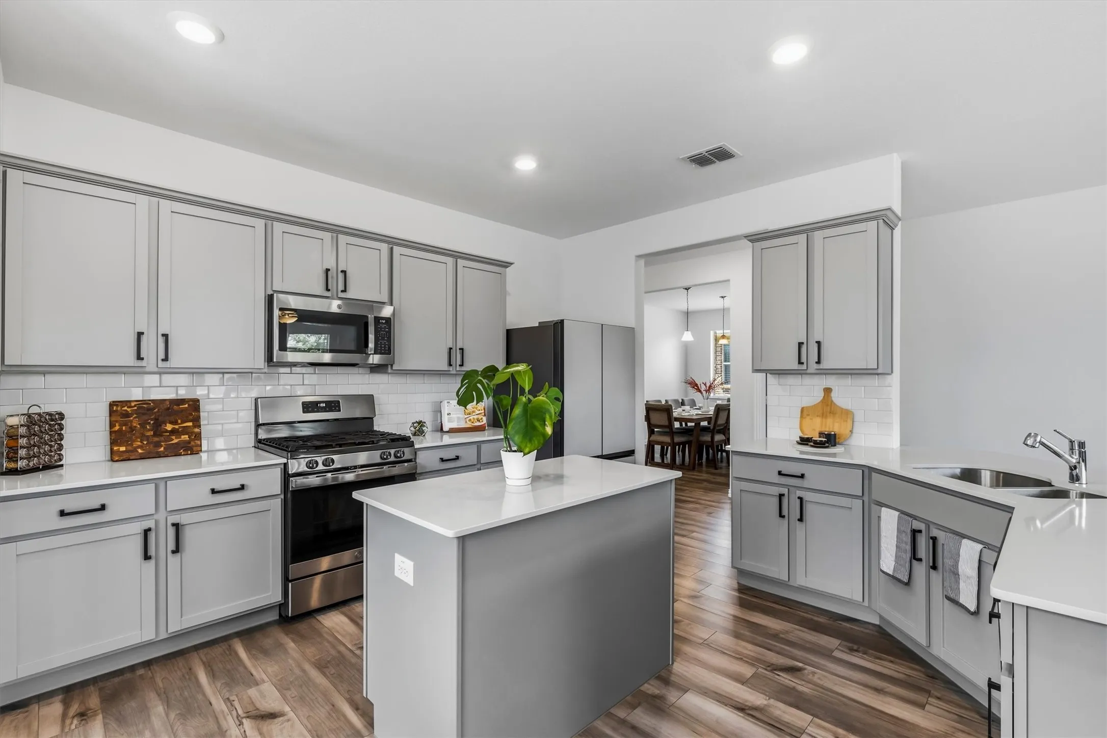 Single Family Residence For Sale in Denton County , 3021 Riddler Way, Little Elm, Texas 75068, 4 Bedroom, 2 Bathroom, 2 Garage spaces, 2,010 Sqft, built in 2022, mls#21271329, Real Estate Agent in Little Elm, Homes For Sale in Denton county, Homes For Sale in Little Elm, Realtor in Little Elm Texas, Real Estate Brokerage Independent Realty Texas, Luminita Cordes Realtor