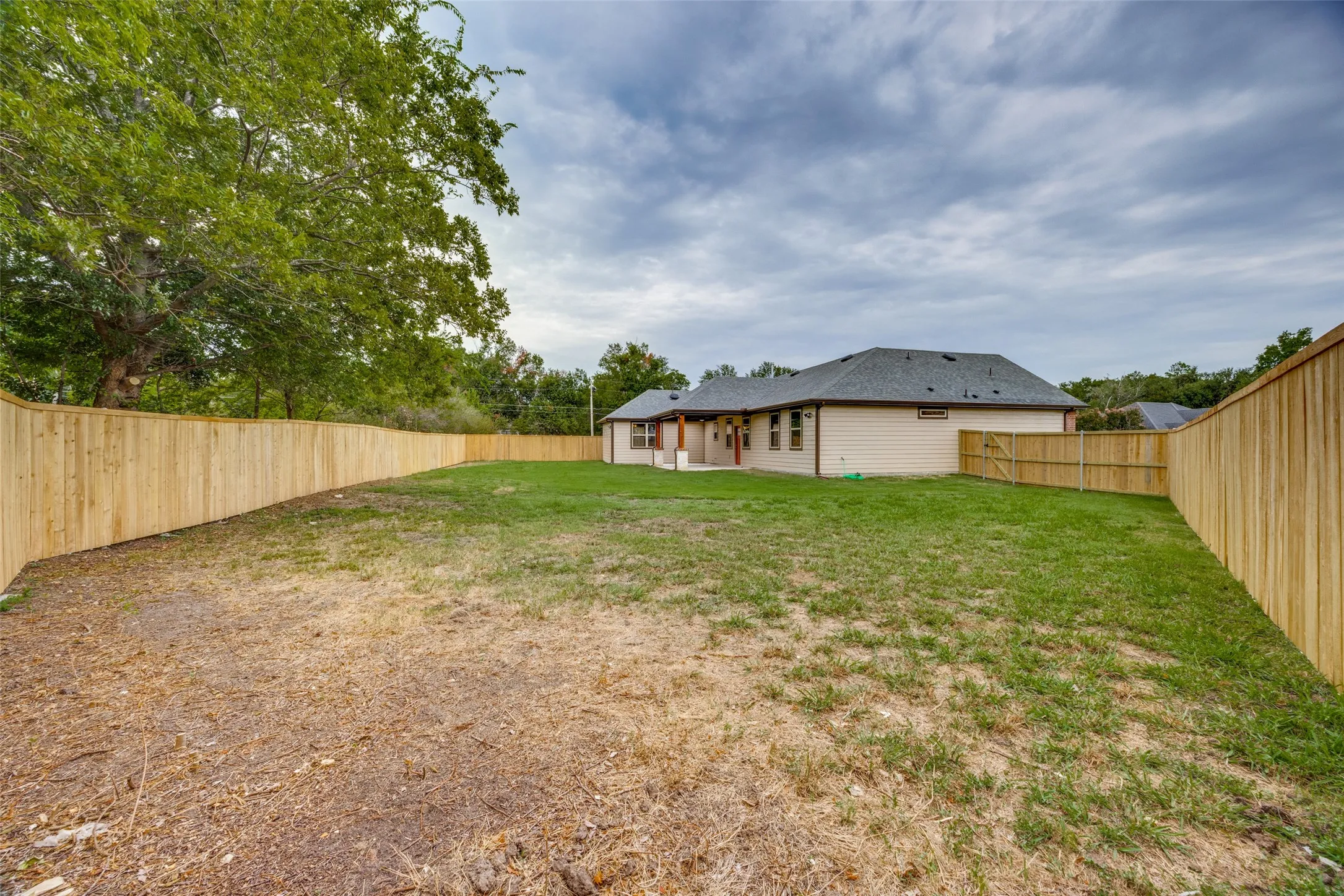 Single Family Residence For Sale in Hunt County , 1704 Kings Lane, Commerce, Texas 75428, 4 Bedrooms, 3 Bathrooms, 2 Garage spaces, 2,388 Sqft, built in 2025, Price $420,500, mls#21277414, Real Estate Agent in Commerce, Homes For Sale in Hunt county, Homes For Sale in Commerce, Realtor in Commerce Texas, Real Estate Brokerage Independent Realty Texas, Luminita Cordes Realtor