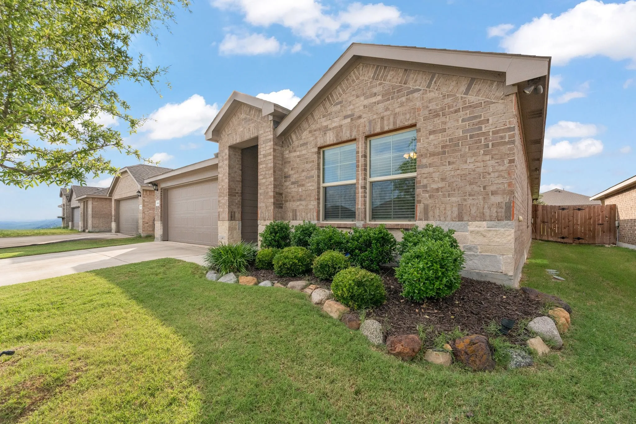 Single Family Residence For Sale in Johnson County , 806 Peighton Court, Cleburne, Texas 76033, 4 Bedroom, 2 Bathroom, 2 Garage spaces, 1,885 Sqft, built in 2022, mls#21270010, Real Estate Agent in Cleburne, Homes For Sale in Johnson county, Homes For Sale in Cleburne, Realtor in Cleburne Texas, Real Estate Brokerage Independent Realty Texas, Luminita Cordes Realtor