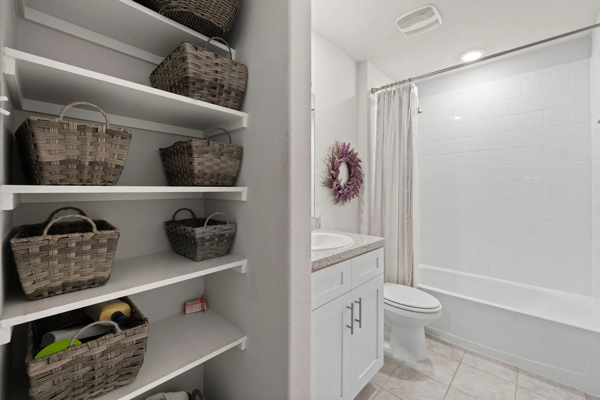 Single Family Residence For Sale in Johnson County , 806 Peighton Court, Cleburne, Texas 76033, 4 Bedroom, 2 Bathroom, 2 Garage spaces, 1,885 Sqft, built in 2022, mls#21270010, Real Estate Agent in Cleburne, Homes For Sale in Johnson county, Homes For Sale in Cleburne, Realtor in Cleburne Texas, Real Estate Brokerage Independent Realty Texas, Luminita Cordes Realtor