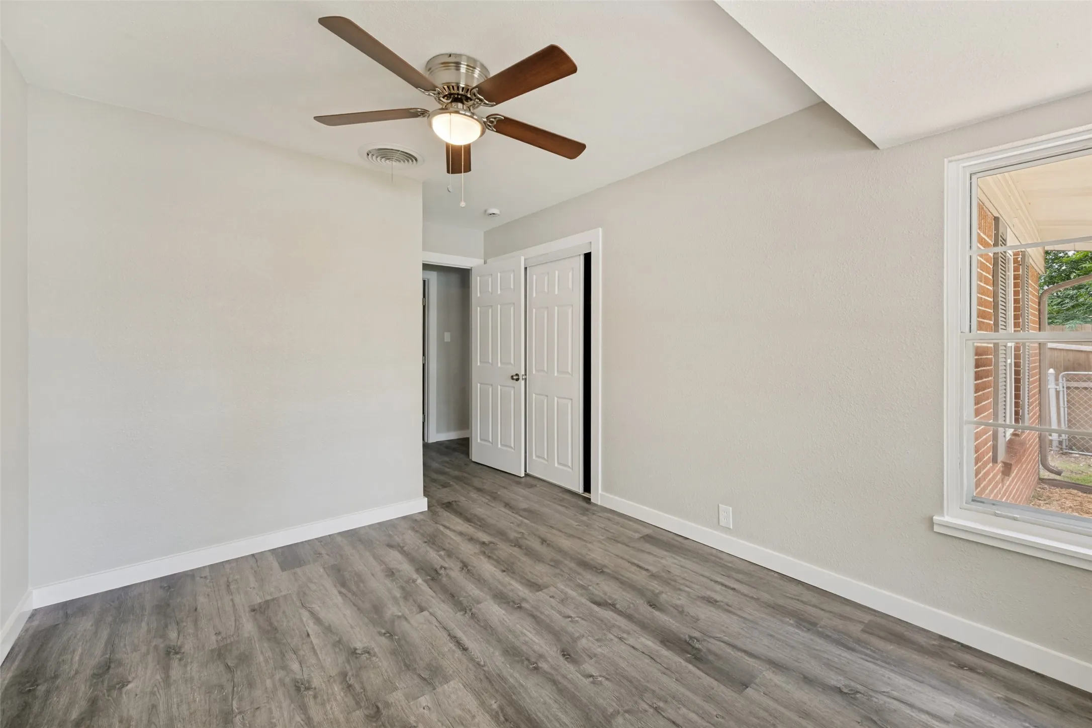 Single Family Residence For Sale in Tarrant County , 1305 W Lavender Lane, Arlington, Texas 76013, 4 Bedrooms, 3 Bathrooms, 1 Garage spaces, 1,895 Sqft, built in 1954, Price $365,000, mls#21276978, Real Estate Agent in Arlington, Homes For Sale in Tarrant county, Homes For Sale in Arlington, Realtor in Arlington Texas, Real Estate Brokerage Independent Realty Texas, Luminita Cordes Realtor