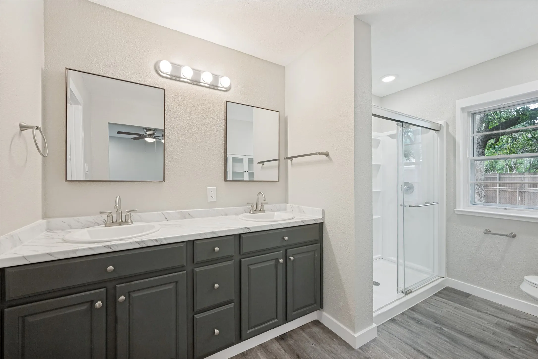 Single Family Residence For Sale in Tarrant County , 1305 W Lavender Lane, Arlington, Texas 76013, 4 Bedrooms, 3 Bathrooms, 1 Garage spaces, 1,895 Sqft, built in 1954, Price $365,000, mls#21276978, Real Estate Agent in Arlington, Homes For Sale in Tarrant county, Homes For Sale in Arlington, Realtor in Arlington Texas, Real Estate Brokerage Independent Realty Texas, Luminita Cordes Realtor