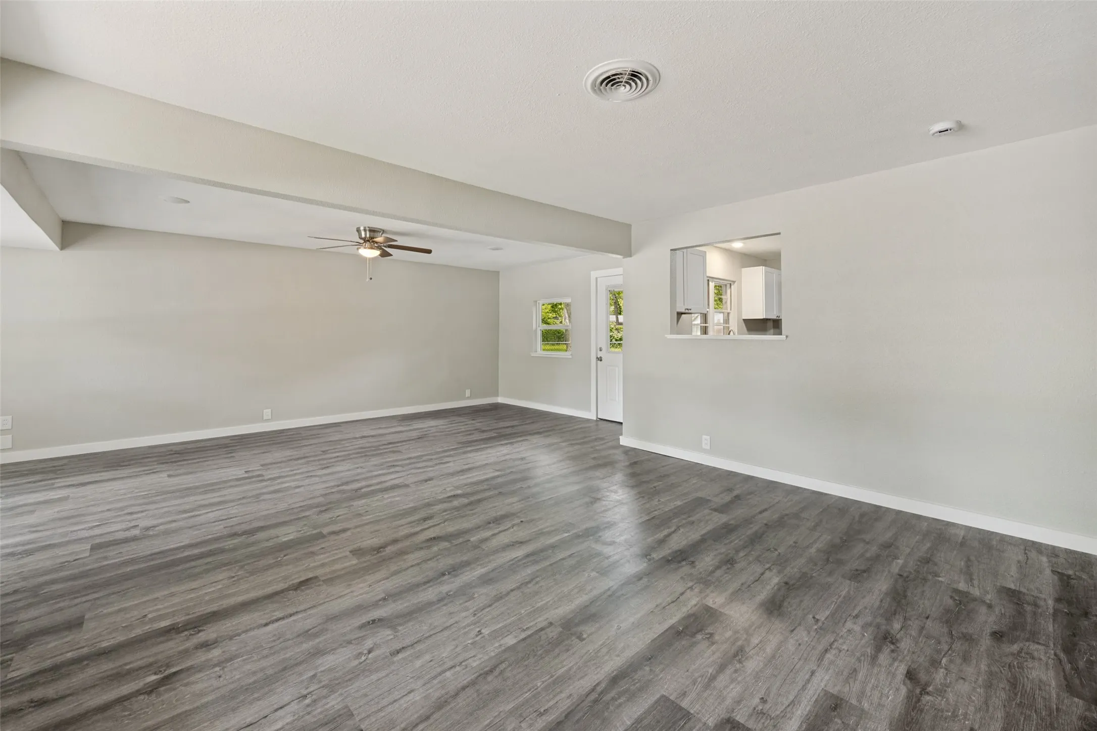 Single Family Residence For Sale in Tarrant County , 1305 W Lavender Lane, Arlington, Texas 76013, 4 Bedrooms, 3 Bathrooms, 1 Garage spaces, 1,895 Sqft, built in 1954, Price $365,000, mls#21276978, Real Estate Agent in Arlington, Homes For Sale in Tarrant county, Homes For Sale in Arlington, Realtor in Arlington Texas, Real Estate Brokerage Independent Realty Texas, Luminita Cordes Realtor