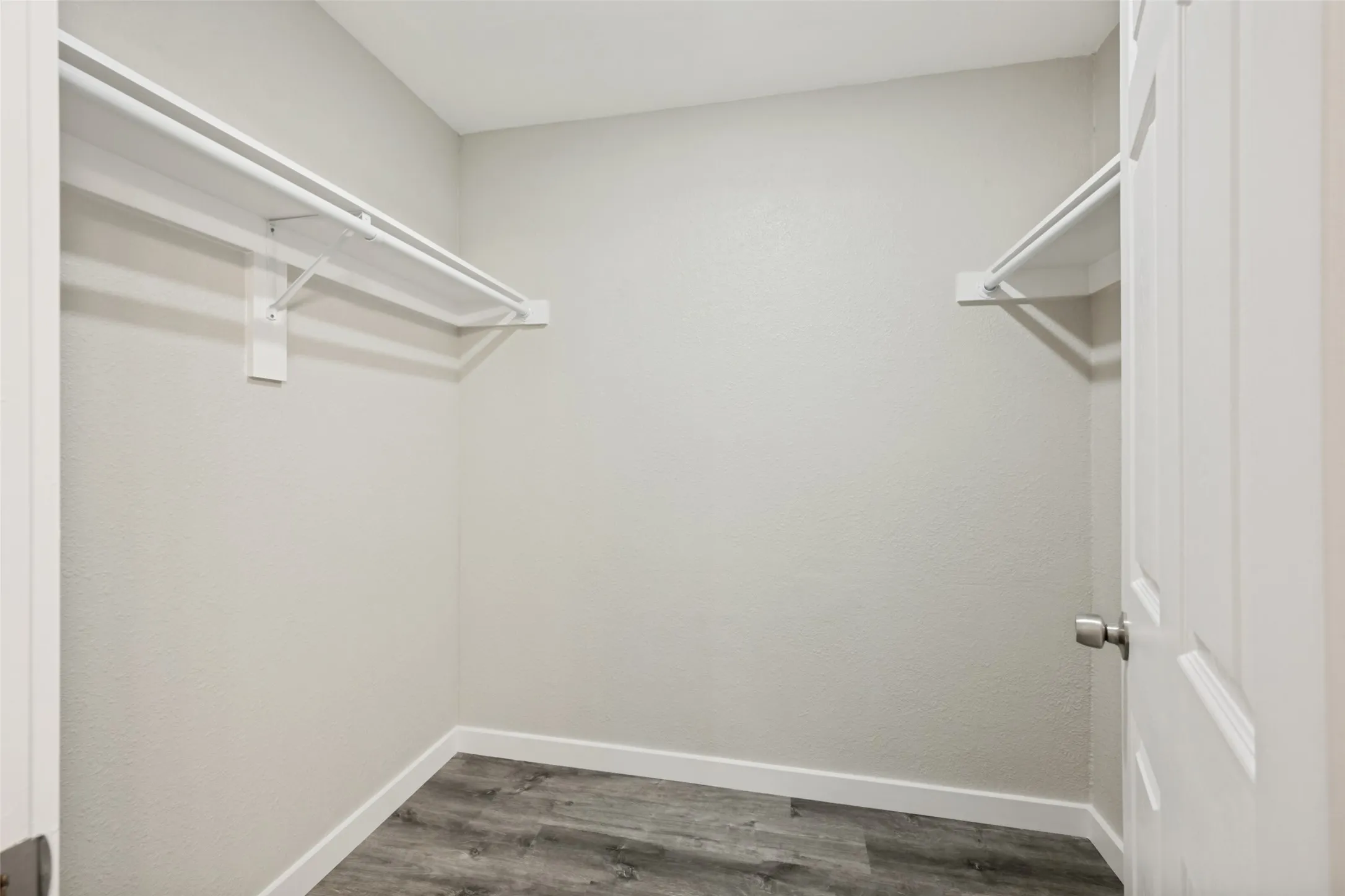 Single Family Residence For Sale in Tarrant County , 1305 W Lavender Lane, Arlington, Texas 76013, 4 Bedrooms, 3 Bathrooms, 1 Garage spaces, 1,895 Sqft, built in 1954, Price $365,000, mls#21276978, Real Estate Agent in Arlington, Homes For Sale in Tarrant county, Homes For Sale in Arlington, Realtor in Arlington Texas, Real Estate Brokerage Independent Realty Texas, Luminita Cordes Realtor