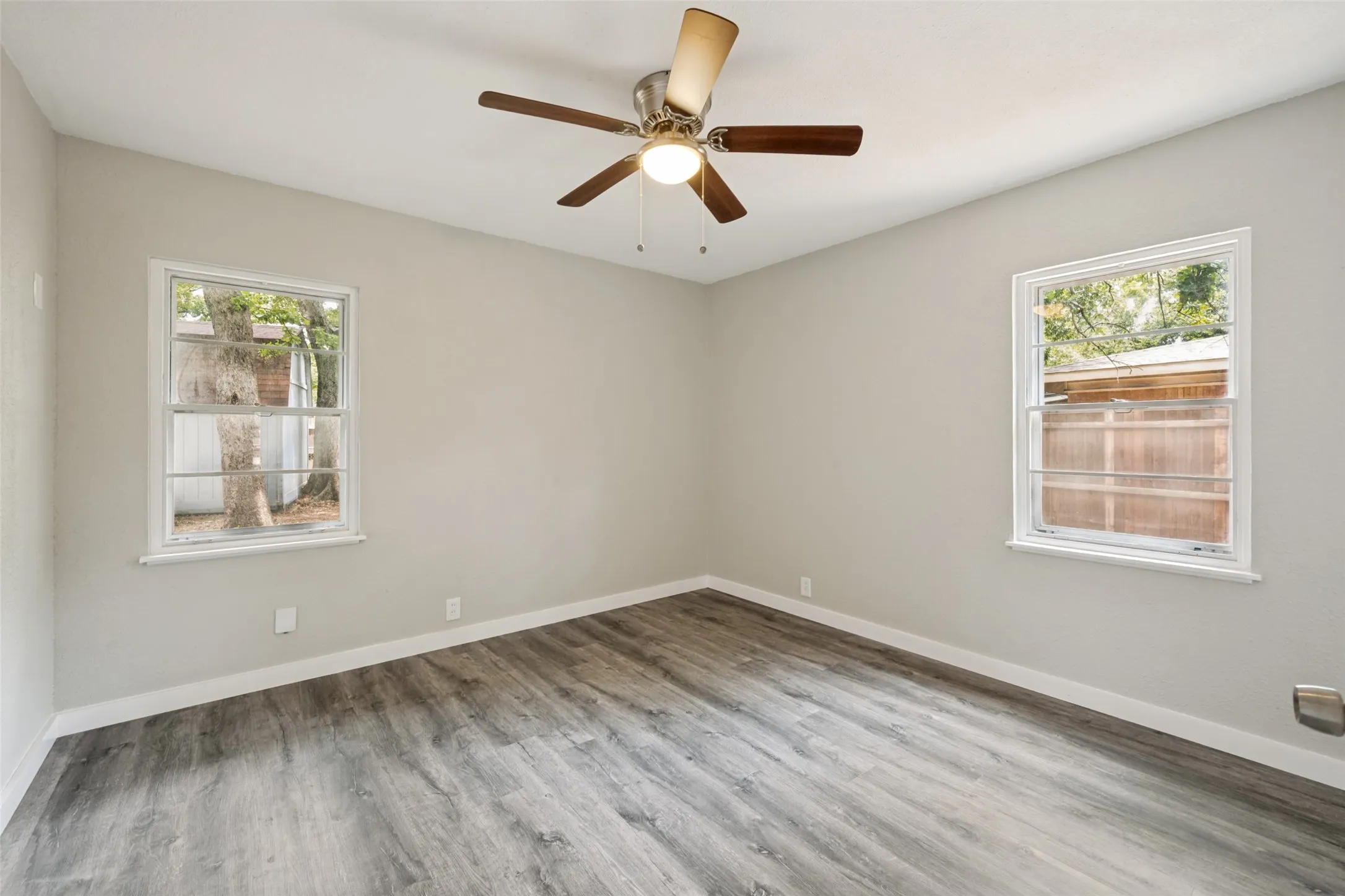 Single Family Residence For Sale in Tarrant County , 1305 W Lavender Lane, Arlington, Texas 76013, 4 Bedrooms, 3 Bathrooms, 1 Garage spaces, 1,895 Sqft, built in 1954, Price $365,000, mls#21276978, Real Estate Agent in Arlington, Homes For Sale in Tarrant county, Homes For Sale in Arlington, Realtor in Arlington Texas, Real Estate Brokerage Independent Realty Texas, Luminita Cordes Realtor