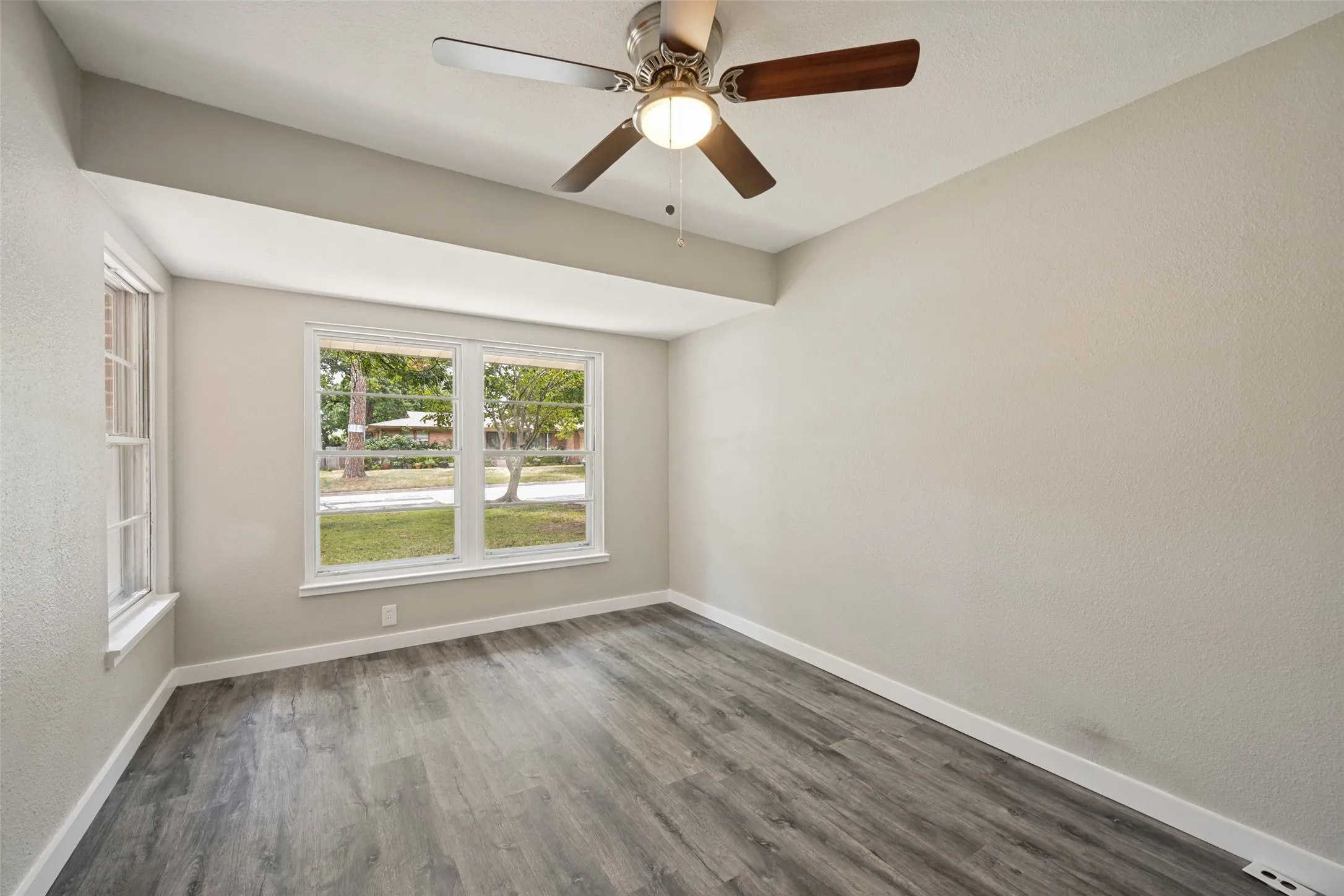 Single Family Residence For Sale in Tarrant County , 1305 W Lavender Lane, Arlington, Texas 76013, 4 Bedrooms, 3 Bathrooms, 1 Garage spaces, 1,895 Sqft, built in 1954, Price $365,000, mls#21276978, Real Estate Agent in Arlington, Homes For Sale in Tarrant county, Homes For Sale in Arlington, Realtor in Arlington Texas, Real Estate Brokerage Independent Realty Texas, Luminita Cordes Realtor