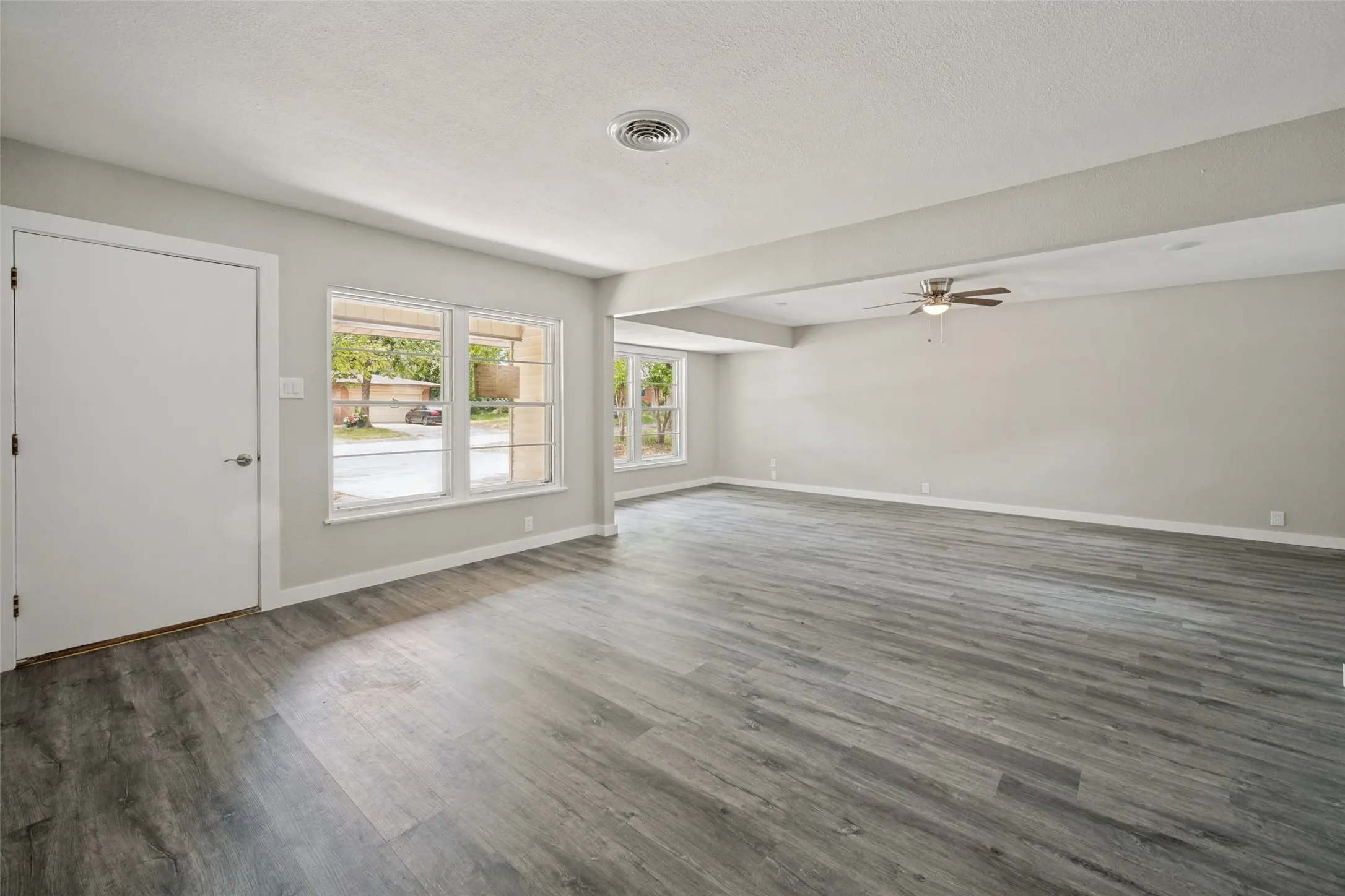 Single Family Residence For Sale in Tarrant County , 1305 W Lavender Lane, Arlington, Texas 76013, 4 Bedrooms, 3 Bathrooms, 1 Garage spaces, 1,895 Sqft, built in 1954, Price $365,000, mls#21276978, Real Estate Agent in Arlington, Homes For Sale in Tarrant county, Homes For Sale in Arlington, Realtor in Arlington Texas, Real Estate Brokerage Independent Realty Texas, Luminita Cordes Realtor