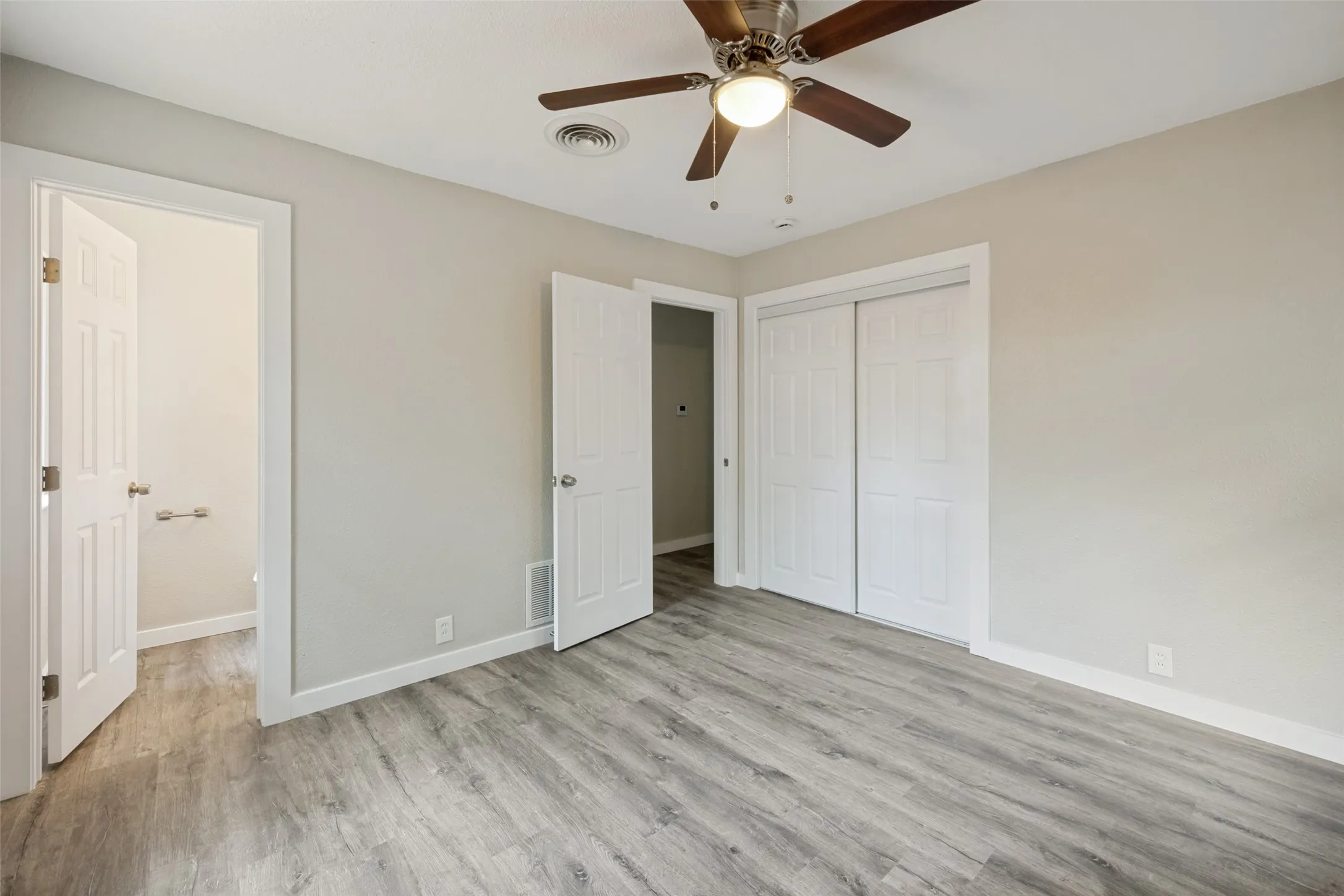 Single Family Residence For Sale in Tarrant County , 1305 W Lavender Lane, Arlington, Texas 76013, 4 Bedrooms, 3 Bathrooms, 1 Garage spaces, 1,895 Sqft, built in 1954, Price $365,000, mls#21276978, Real Estate Agent in Arlington, Homes For Sale in Tarrant county, Homes For Sale in Arlington, Realtor in Arlington Texas, Real Estate Brokerage Independent Realty Texas, Luminita Cordes Realtor
