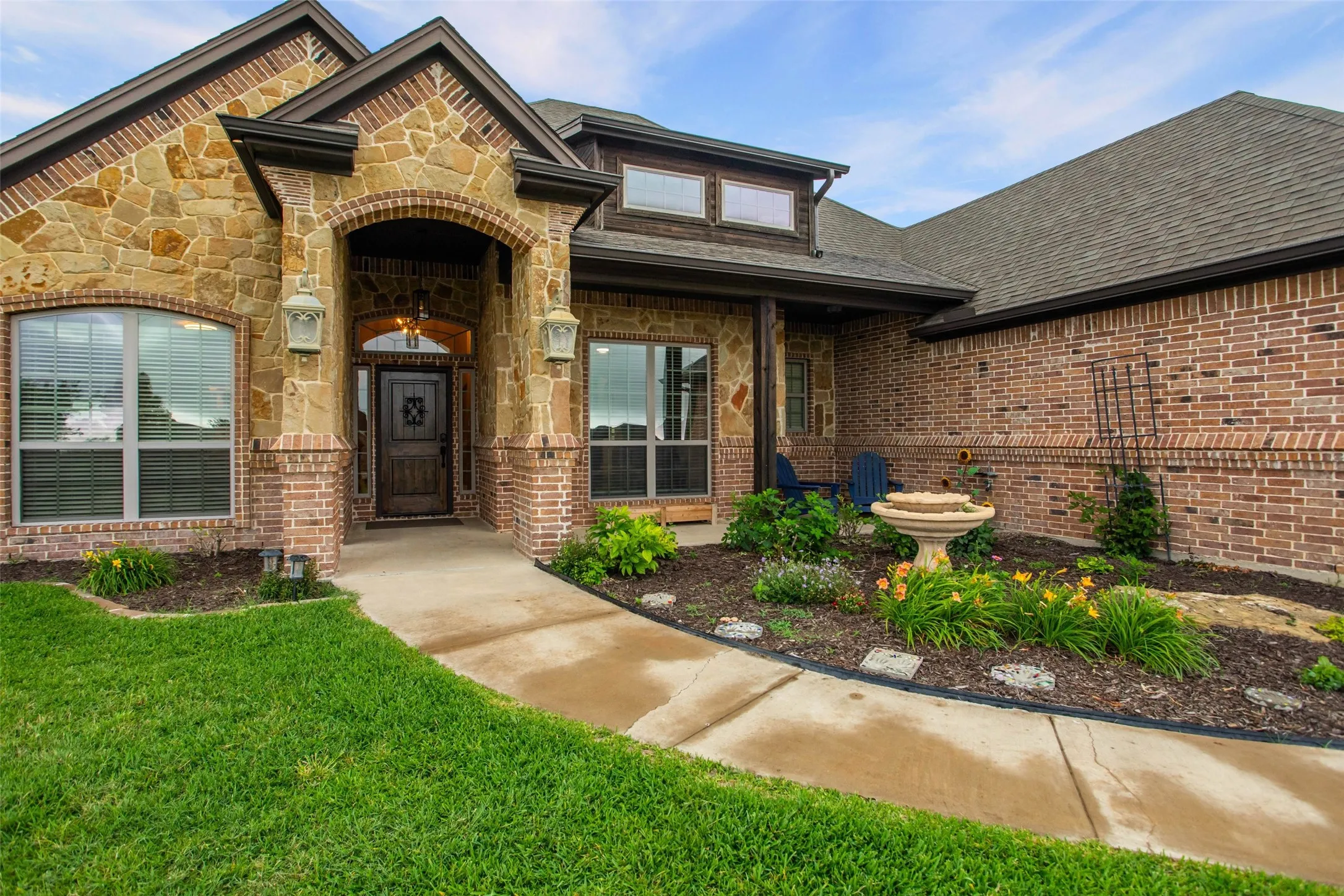 Single Family Residence For Sale in Parker County , 258 Scenic View Drive, Aledo, Texas 76008, 4 Bedroom, 4 Bathroom, 3 Garage spaces, 3,363 Sqft, built in 2014, Price $699,500, mls#21277442, Real Estate Agent in Aledo, Homes For Sale in Parker county, Homes For Sale in Aledo, Realtor in Aledo Texas, Real Estate Brokerage Independent Realty Texas, Luminita Cordes Realtor