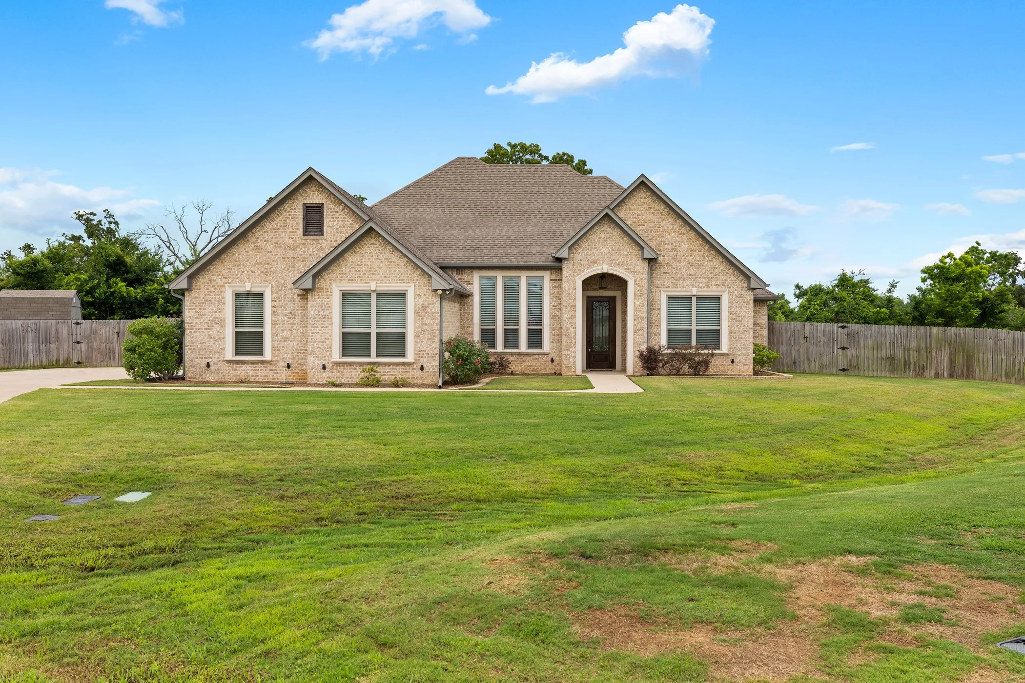 Single Family Residence For Sale in Smith County , 21553 Castle Rock Circle, Bullard, Texas 75758, 4 Bedrooms, 2 Bathrooms, 2 Garage spaces, 2,290 Sqft, built in 2020, Price $525,000, mls#21274933, Real Estate Agent in Bullard, Homes For Sale in Smith county, Homes For Sale in Bullard, Realtor in Bullard Texas, Real Estate Brokerage Independent Realty Texas, Luminita Cordes Realtor