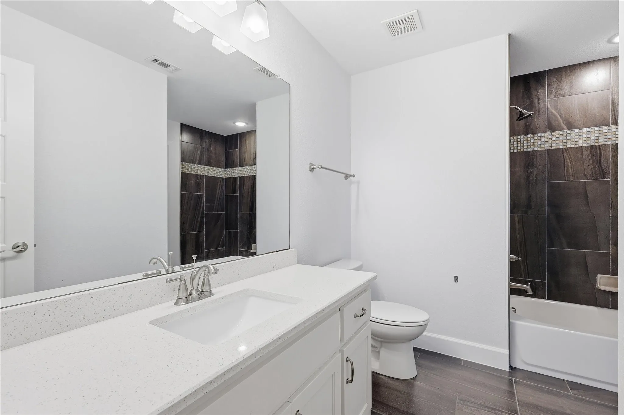 Single Family Residence For Sale in Tarrant County , 7417 Seclusion Ridge Drive, Arlington, Texas 76001, 4 Bedroom, 4 Bathroom, 2 Garage spaces, 3,917 Sqft, built in 2017, mls#21277194, Real Estate Agent in Arlington, Homes For Sale in Tarrant county, Homes For Sale in Arlington, Realtor in Arlington Texas, Real Estate Brokerage Independent Realty Texas, Luminita Cordes Realtor