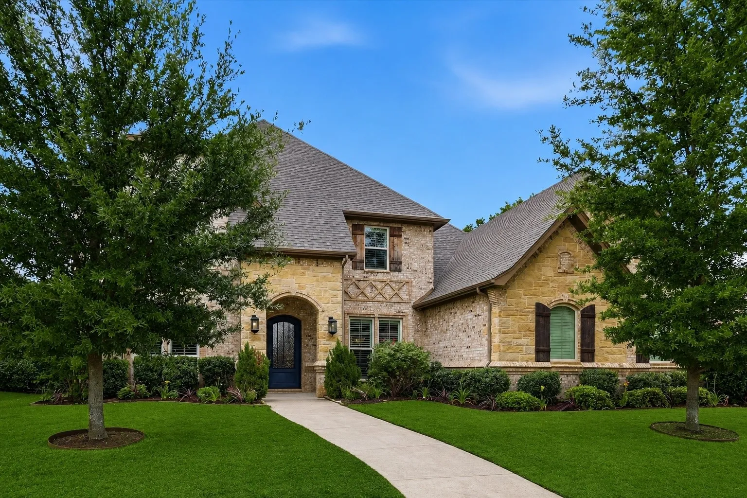 Single Family Residence For Sale in Tarrant County , 7417 Seclusion Ridge Drive, Arlington, Texas 76001, 4 Bedroom, 4 Bathroom, 2 Garage spaces, 3,917 Sqft, built in 2017, mls#21277194, Real Estate Agent in Arlington, Homes For Sale in Tarrant county, Homes For Sale in Arlington, Realtor in Arlington Texas, Real Estate Brokerage Independent Realty Texas, Luminita Cordes Realtor