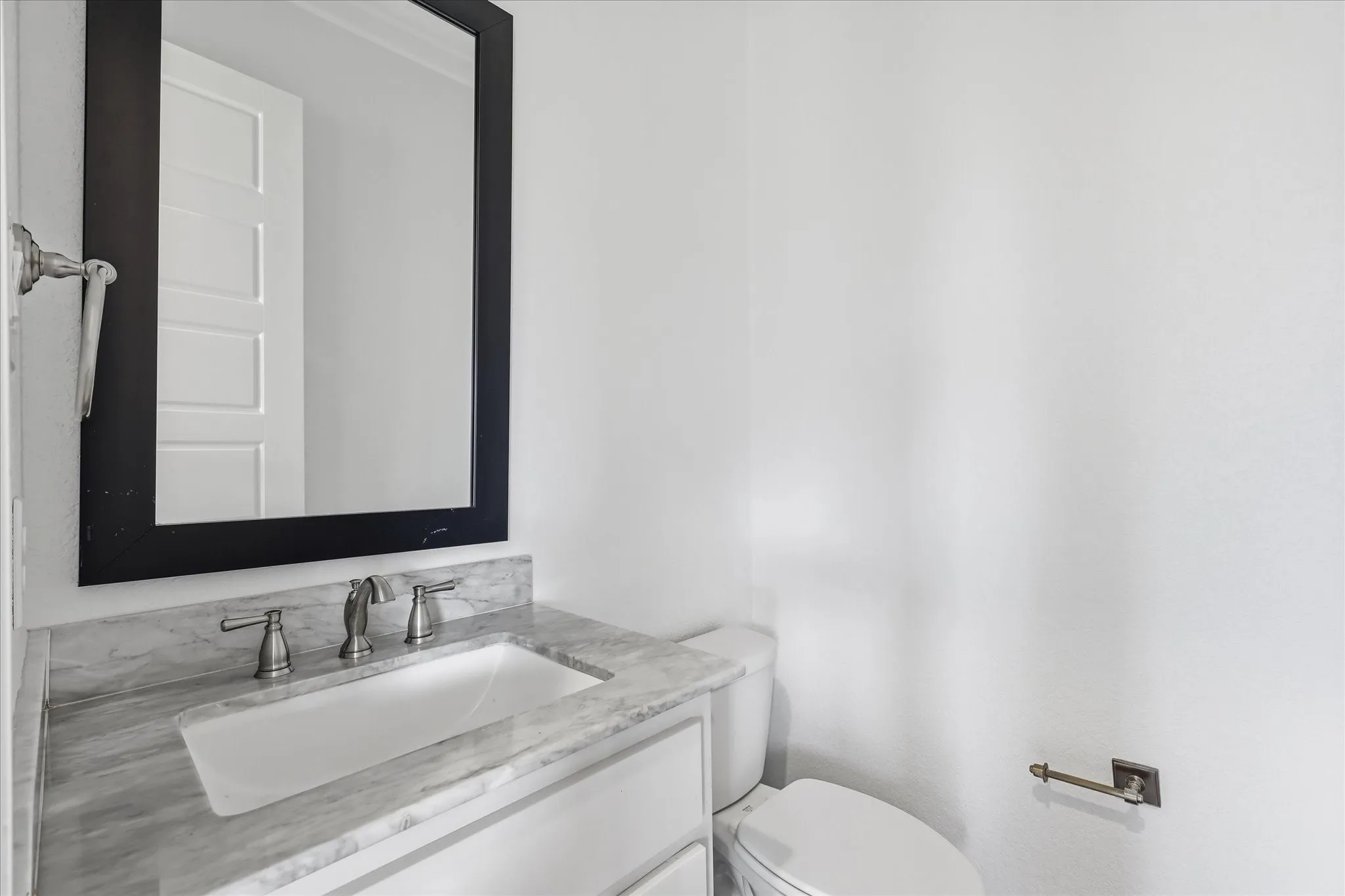Single Family Residence For Sale in Tarrant County , 7417 Seclusion Ridge Drive, Arlington, Texas 76001, 4 Bedroom, 4 Bathroom, 2 Garage spaces, 3,917 Sqft, built in 2017, mls#21277194, Real Estate Agent in Arlington, Homes For Sale in Tarrant county, Homes For Sale in Arlington, Realtor in Arlington Texas, Real Estate Brokerage Independent Realty Texas, Luminita Cordes Realtor
