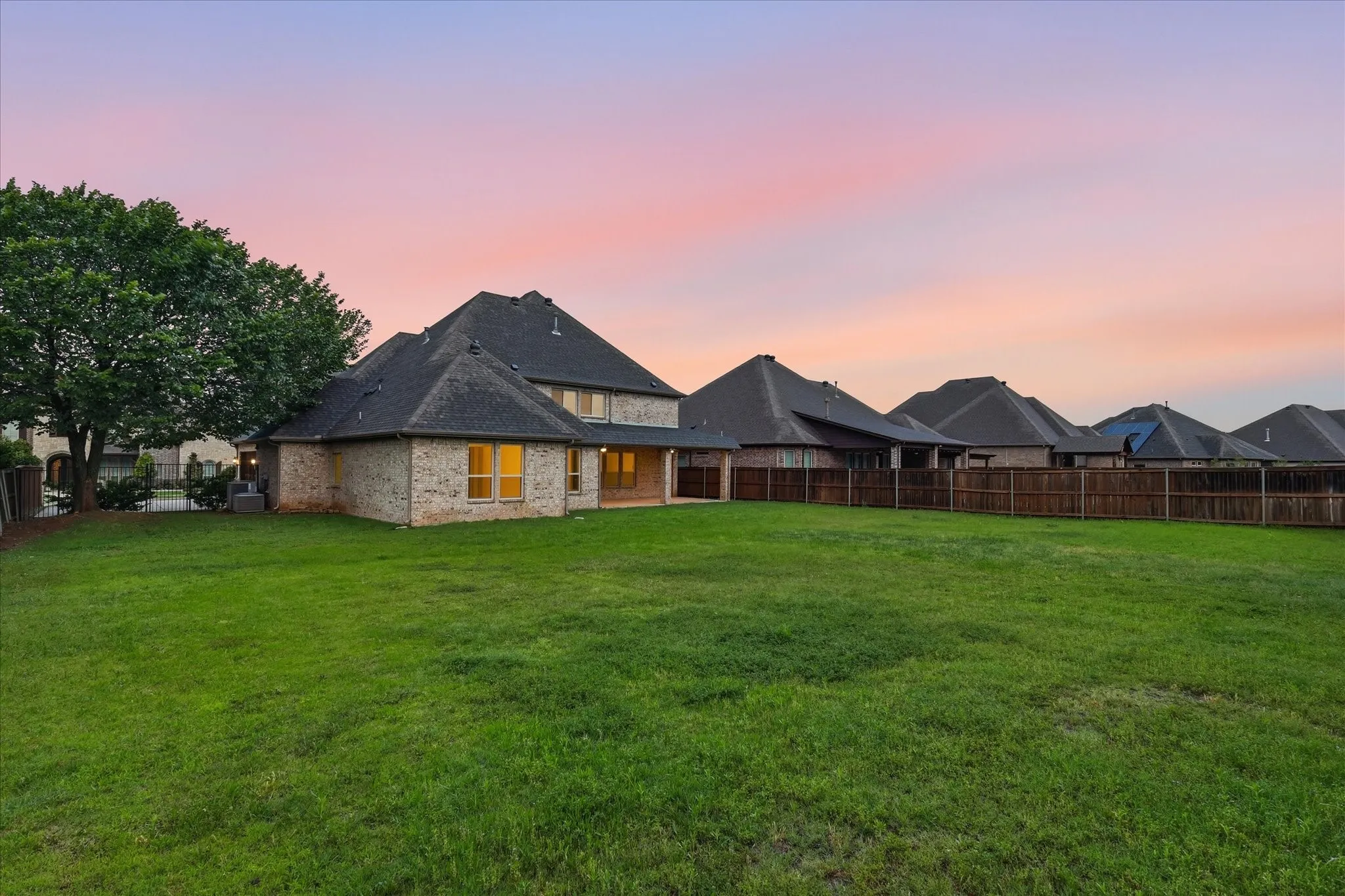 Single Family Residence For Sale in Tarrant County , 7417 Seclusion Ridge Drive, Arlington, Texas 76001, 4 Bedroom, 4 Bathroom, 2 Garage spaces, 3,917 Sqft, built in 2017, mls#21277194, Real Estate Agent in Arlington, Homes For Sale in Tarrant county, Homes For Sale in Arlington, Realtor in Arlington Texas, Real Estate Brokerage Independent Realty Texas, Luminita Cordes Realtor