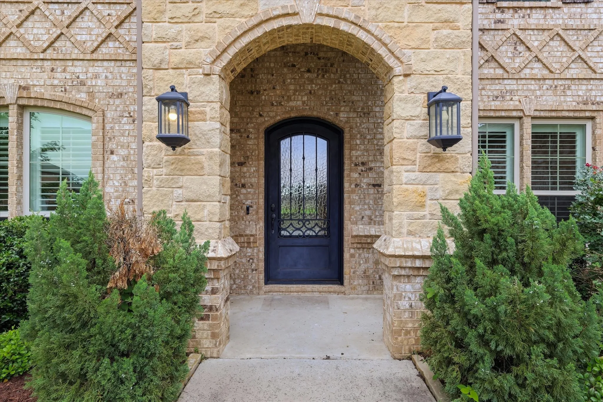 Single Family Residence For Sale in Tarrant County , 7417 Seclusion Ridge Drive, Arlington, Texas 76001, 4 Bedroom, 4 Bathroom, 2 Garage spaces, 3,917 Sqft, built in 2017, mls#21277194, Real Estate Agent in Arlington, Homes For Sale in Tarrant county, Homes For Sale in Arlington, Realtor in Arlington Texas, Real Estate Brokerage Independent Realty Texas, Luminita Cordes Realtor