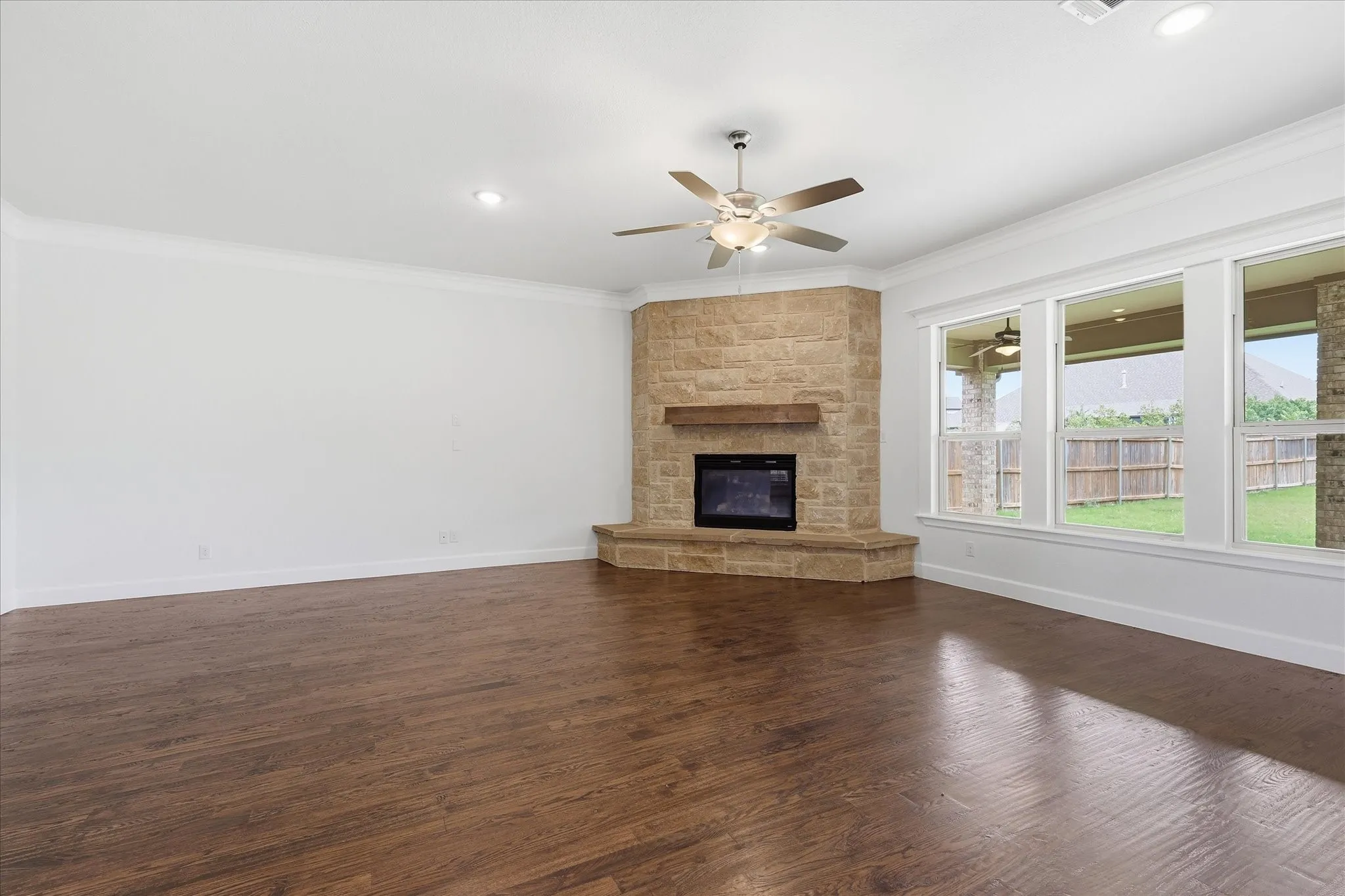 Single Family Residence For Sale in Tarrant County , 7417 Seclusion Ridge Drive, Arlington, Texas 76001, 4 Bedroom, 4 Bathroom, 2 Garage spaces, 3,917 Sqft, built in 2017, mls#21277194, Real Estate Agent in Arlington, Homes For Sale in Tarrant county, Homes For Sale in Arlington, Realtor in Arlington Texas, Real Estate Brokerage Independent Realty Texas, Luminita Cordes Realtor