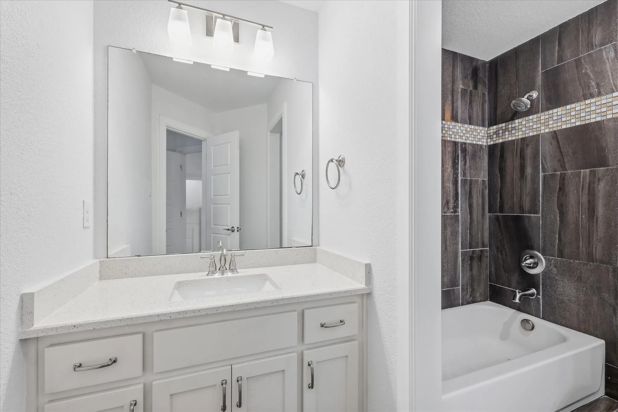 Single Family Residence For Sale in Tarrant County , 7417 Seclusion Ridge Drive, Arlington, Texas 76001, 4 Bedroom, 4 Bathroom, 2 Garage spaces, 3,917 Sqft, built in 2017, mls#21277194, Real Estate Agent in Arlington, Homes For Sale in Tarrant county, Homes For Sale in Arlington, Realtor in Arlington Texas, Real Estate Brokerage Independent Realty Texas, Luminita Cordes Realtor