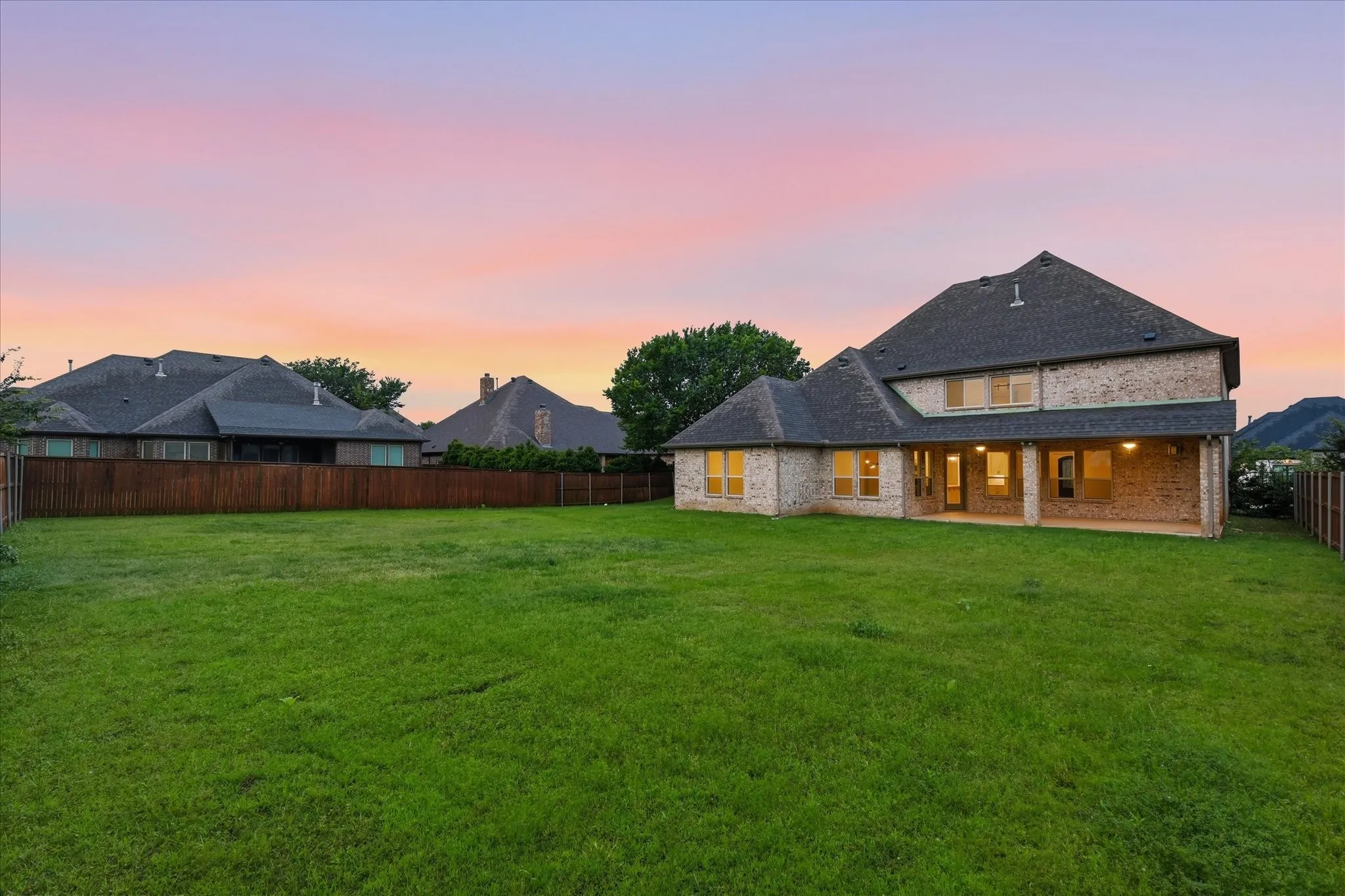 Single Family Residence For Sale in Tarrant County , 7417 Seclusion Ridge Drive, Arlington, Texas 76001, 4 Bedroom, 4 Bathroom, 2 Garage spaces, 3,917 Sqft, built in 2017, mls#21277194, Real Estate Agent in Arlington, Homes For Sale in Tarrant county, Homes For Sale in Arlington, Realtor in Arlington Texas, Real Estate Brokerage Independent Realty Texas, Luminita Cordes Realtor