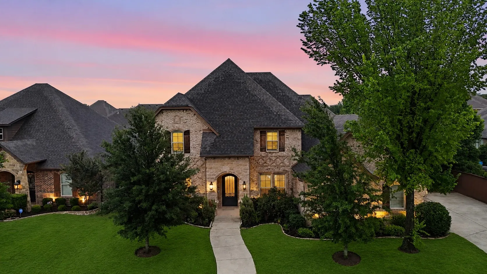 Single Family Residence For Sale in Tarrant County , 7417 Seclusion Ridge Drive, Arlington, Texas 76001, 4 Bedroom, 4 Bathroom, 2 Garage spaces, 3,917 Sqft, built in 2017, mls#21277194, Real Estate Agent in Arlington, Homes For Sale in Tarrant county, Homes For Sale in Arlington, Realtor in Arlington Texas, Real Estate Brokerage Independent Realty Texas, Luminita Cordes Realtor