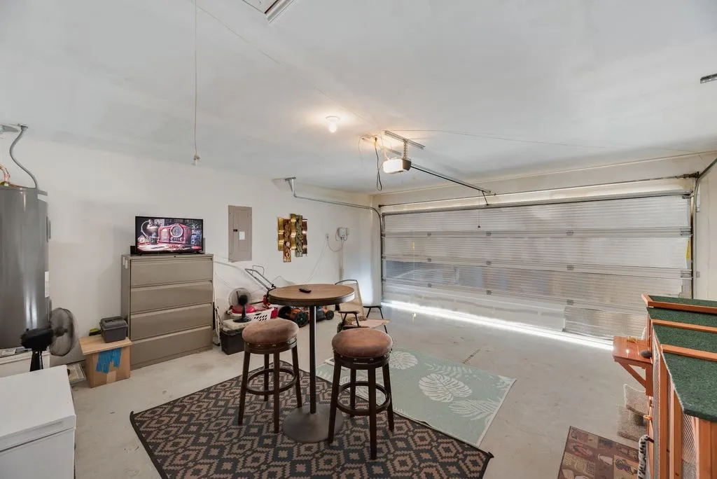 Single Family Residence For Sale in Ellis County , 712 Odlozil Lane, Ennis, Texas 75119, 3 Bedroom, 2 Bathroom, 2 Garage spaces, 1,522 Sqft, built in 2022, mls#21277466, Real Estate Agent in Ennis, Homes For Sale in Ellis county, Homes For Sale in Ennis, Realtor in Ennis Texas, Real Estate Brokerage Independent Realty Texas, Luminita Cordes Realtor