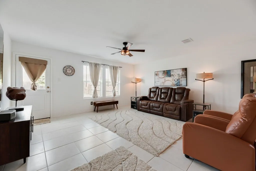 Single Family Residence For Sale in Ellis County , 712 Odlozil Lane, Ennis, Texas 75119, 3 Bedroom, 2 Bathroom, 2 Garage spaces, 1,522 Sqft, built in 2022, mls#21277466, Real Estate Agent in Ennis, Homes For Sale in Ellis county, Homes For Sale in Ennis, Realtor in Ennis Texas, Real Estate Brokerage Independent Realty Texas, Luminita Cordes Realtor