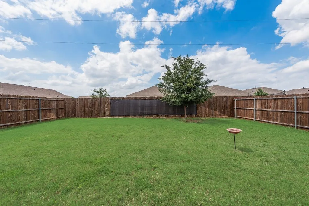 Single Family Residence For Sale in Ellis County , 712 Odlozil Lane, Ennis, Texas 75119, 3 Bedroom, 2 Bathroom, 2 Garage spaces, 1,522 Sqft, built in 2022, mls#21277466, Real Estate Agent in Ennis, Homes For Sale in Ellis county, Homes For Sale in Ennis, Realtor in Ennis Texas, Real Estate Brokerage Independent Realty Texas, Luminita Cordes Realtor