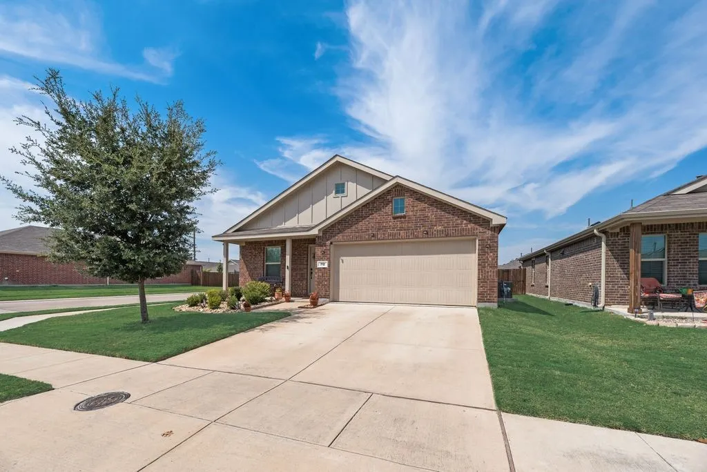 Single Family Residence For Sale in Ellis County , 712 Odlozil Lane, Ennis, Texas 75119, 3 Bedroom, 2 Bathroom, 2 Garage spaces, 1,522 Sqft, built in 2022, mls#21277466, Real Estate Agent in Ennis, Homes For Sale in Ellis county, Homes For Sale in Ennis, Realtor in Ennis Texas, Real Estate Brokerage Independent Realty Texas, Luminita Cordes Realtor