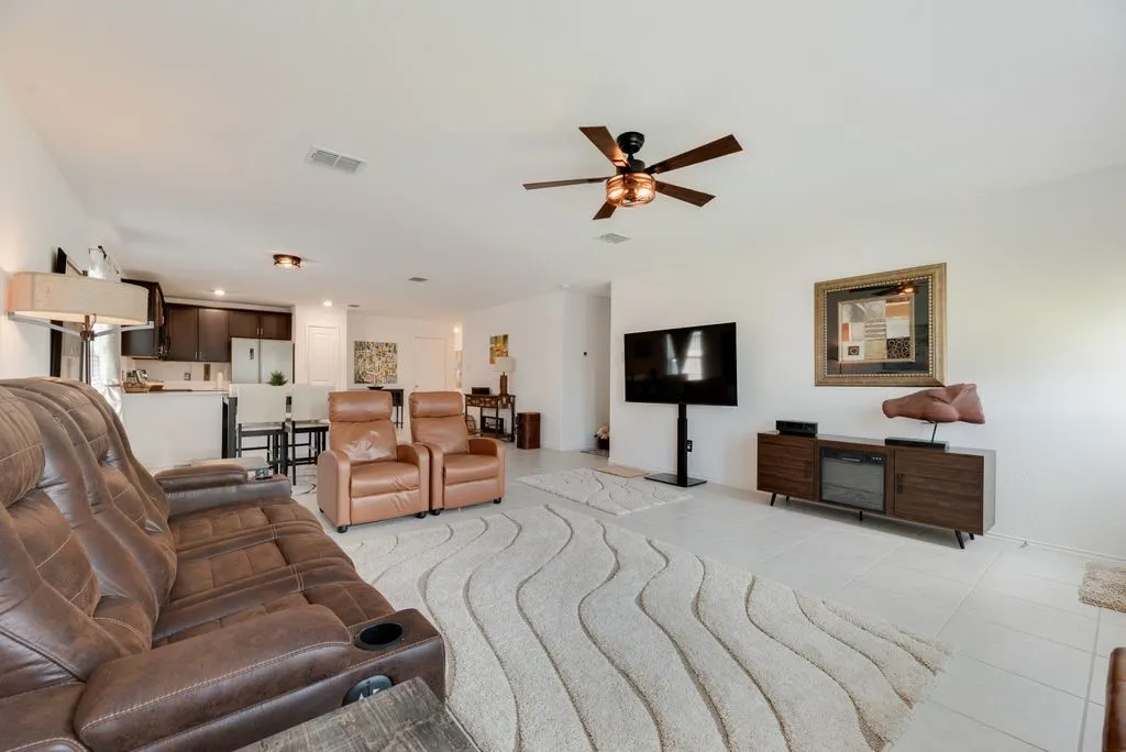 Single Family Residence For Sale in Ellis County , 712 Odlozil Lane, Ennis, Texas 75119, 3 Bedroom, 2 Bathroom, 2 Garage spaces, 1,522 Sqft, built in 2022, mls#21277466, Real Estate Agent in Ennis, Homes For Sale in Ellis county, Homes For Sale in Ennis, Realtor in Ennis Texas, Real Estate Brokerage Independent Realty Texas, Luminita Cordes Realtor