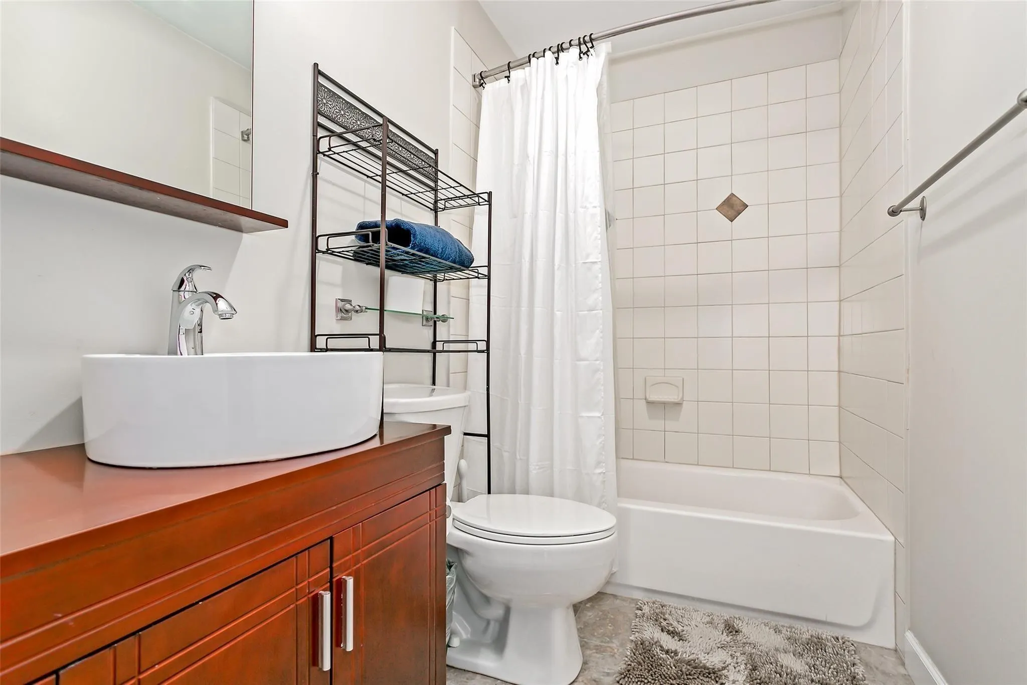 Condominium For Rent in Dallas County , 3314 Douglas Avenue 202, Dallas, Texas 75219, 2 Bedroom, 3 Bathroom, Garage spaces, 1,336 Sqft, built in 1984, mls#21277476, Real Estate Agent in Dallas, Homes For Rent in Dallas county, Homes For Rent in Dallas, Realtor in Dallas Texas, Real Estate Brokerage Independent Realty Texas, Luminita Cordes Realtor