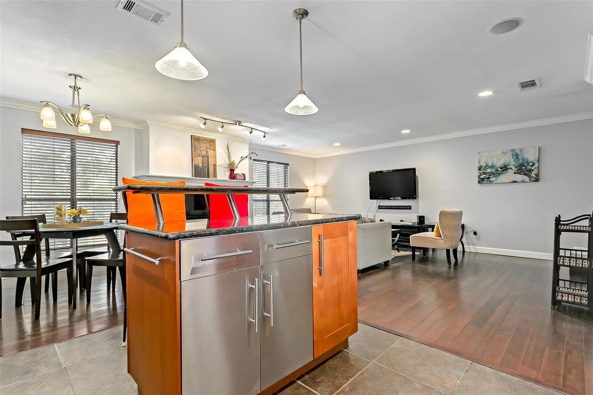Condominium For Rent in Dallas County , 3314 Douglas Avenue 202, Dallas, Texas 75219, 2 Bedroom, 3 Bathroom, Garage spaces, 1,336 Sqft, built in 1984, mls#21277476, Real Estate Agent in Dallas, Homes For Rent in Dallas county, Homes For Rent in Dallas, Realtor in Dallas Texas, Real Estate Brokerage Independent Realty Texas, Luminita Cordes Realtor